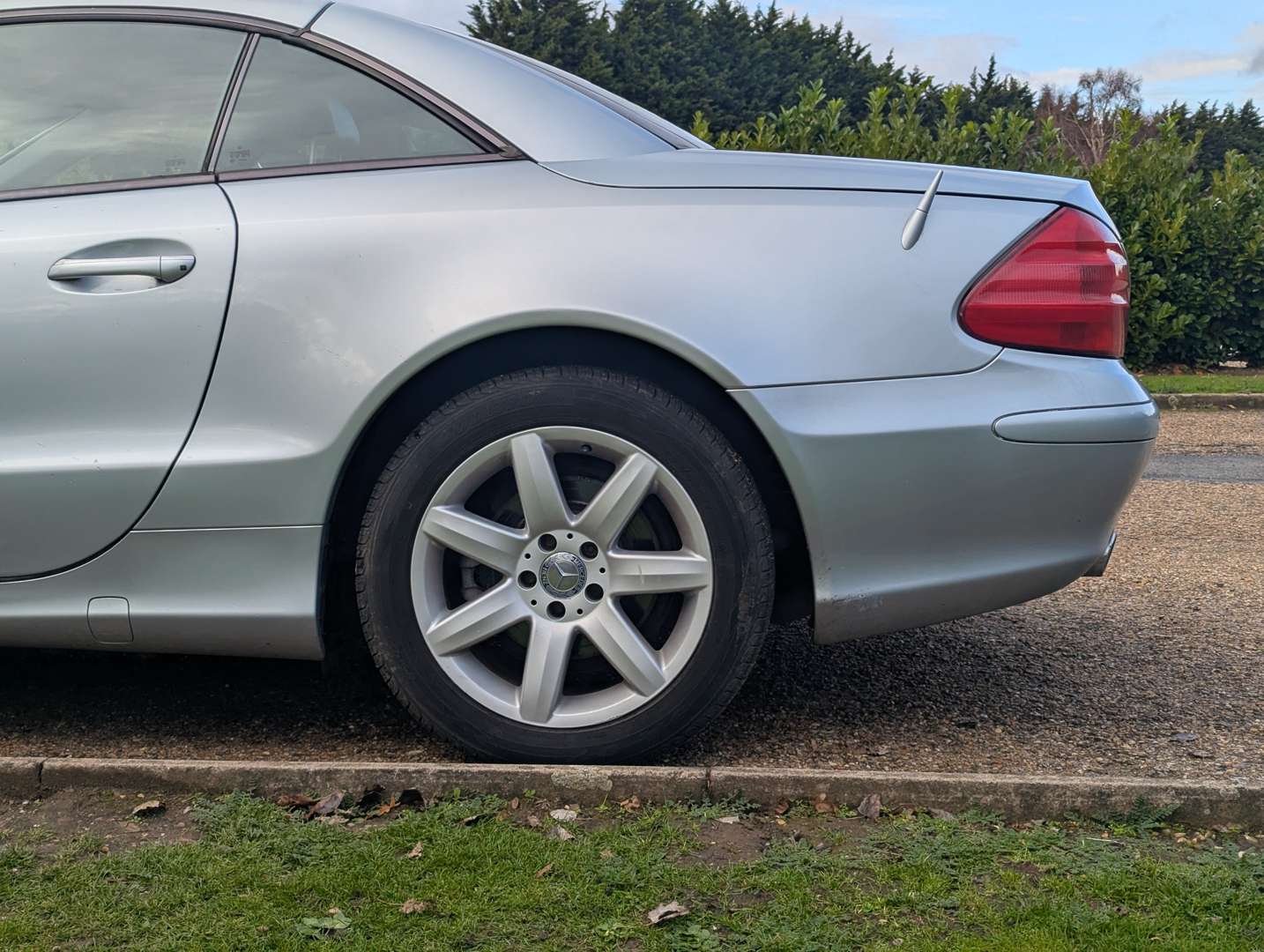 <p>2003 MERCEDES SL 350 AUTO</p>