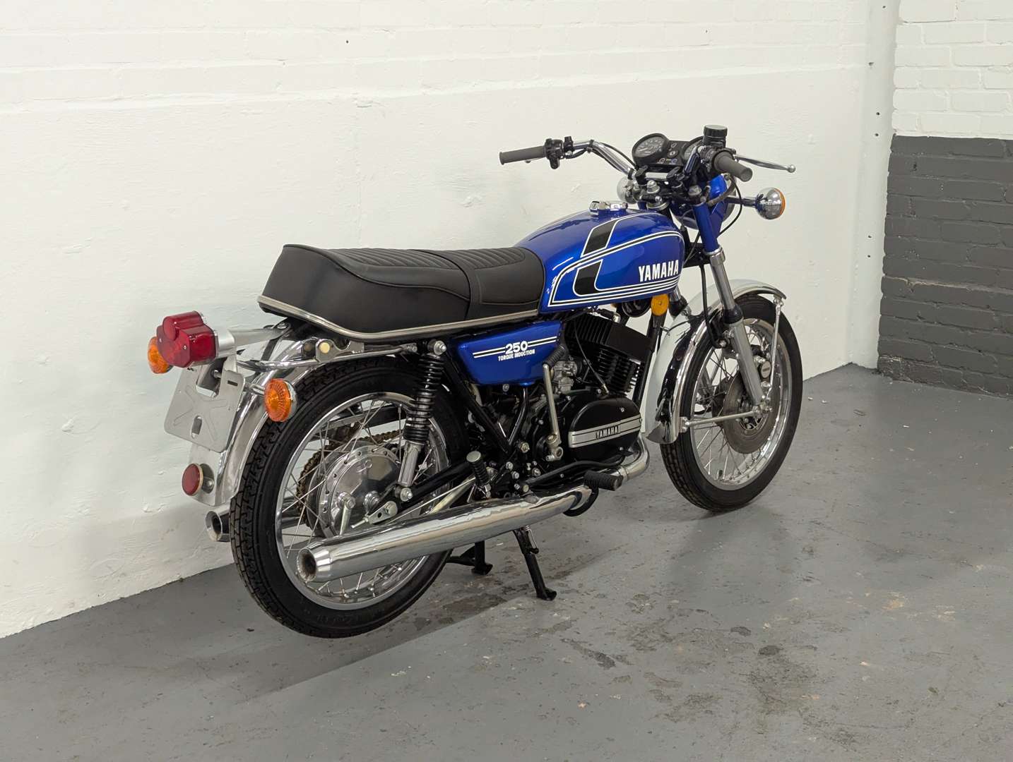 <p>YAMAHA RD250</p>