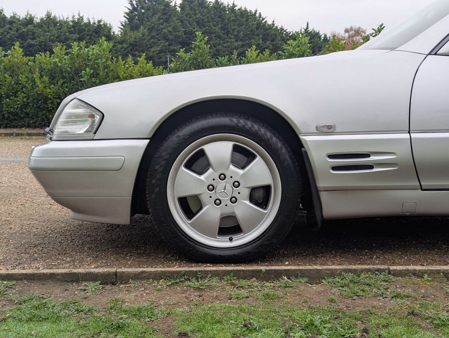 <p>1998 MERCEDES SL 320 AUTO</p>