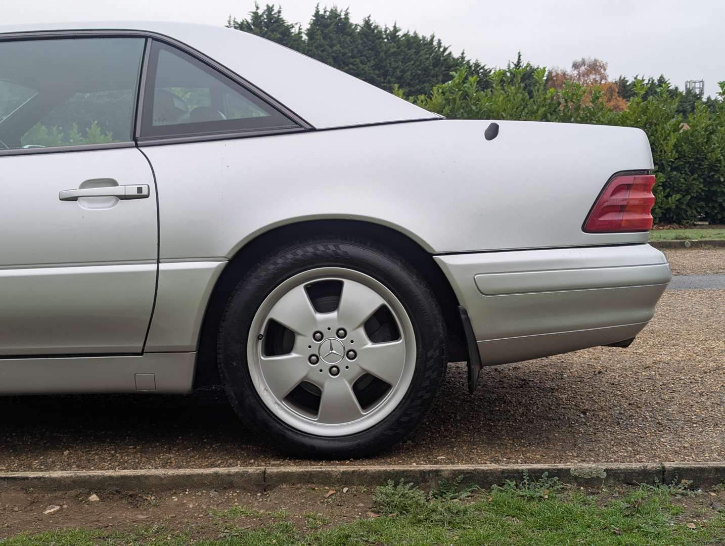 <p>1998 MERCEDES SL 320 AUTO</p>