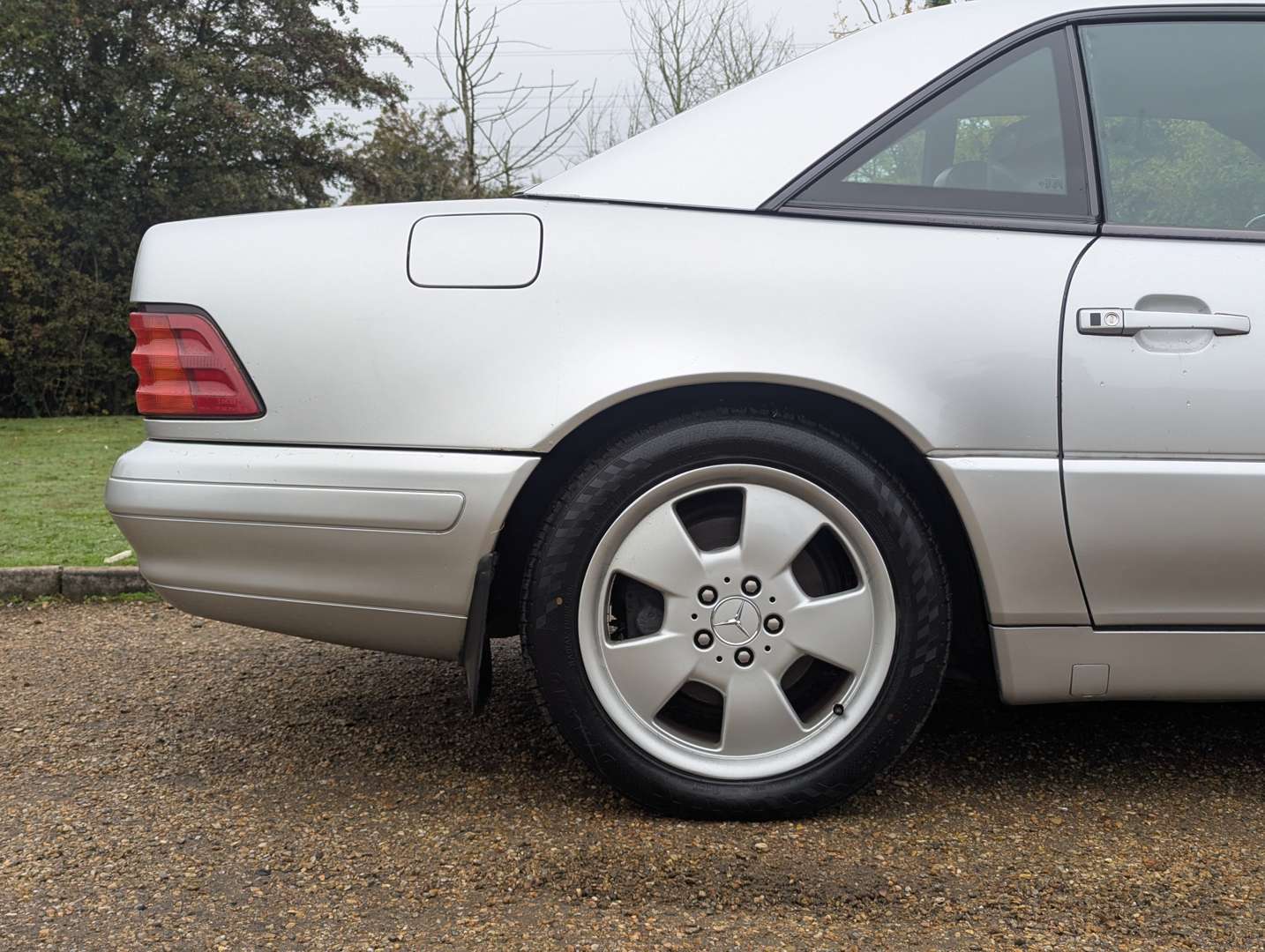 <p>1998 MERCEDES SL 320 AUTO</p>