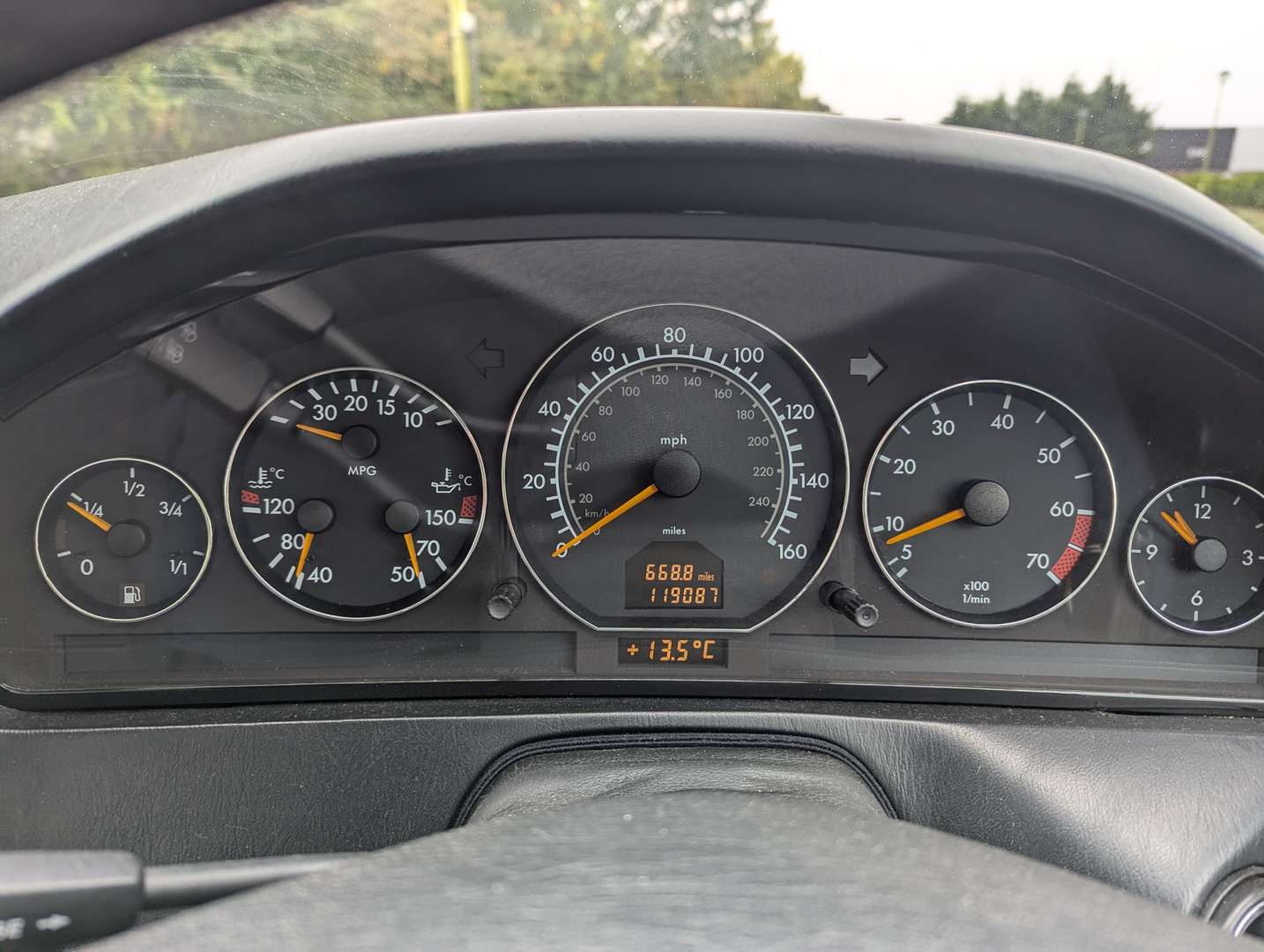 <p>1998 MERCEDES SL 320 AUTO</p>