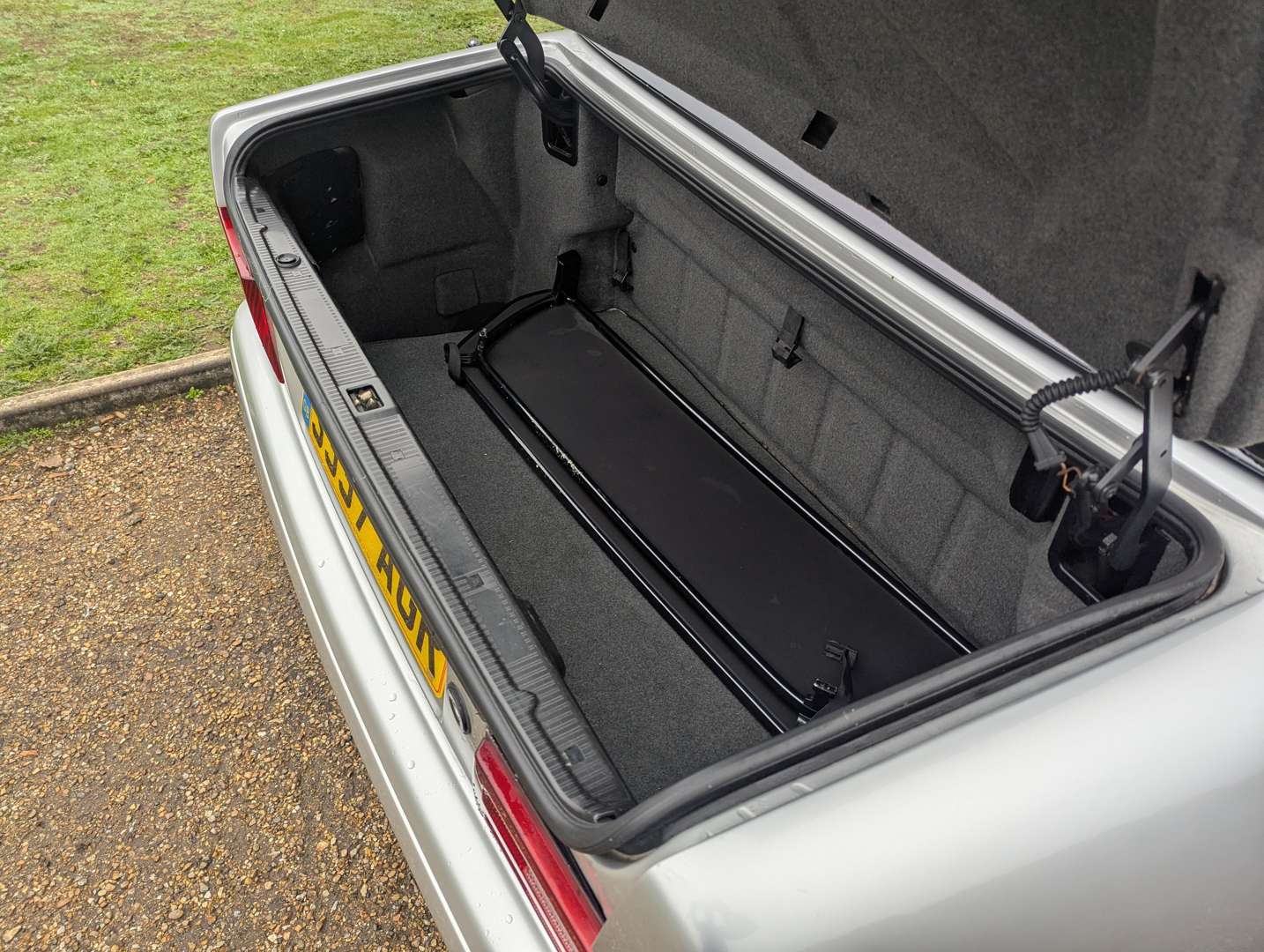 <p>1998 MERCEDES SL 320 AUTO</p>