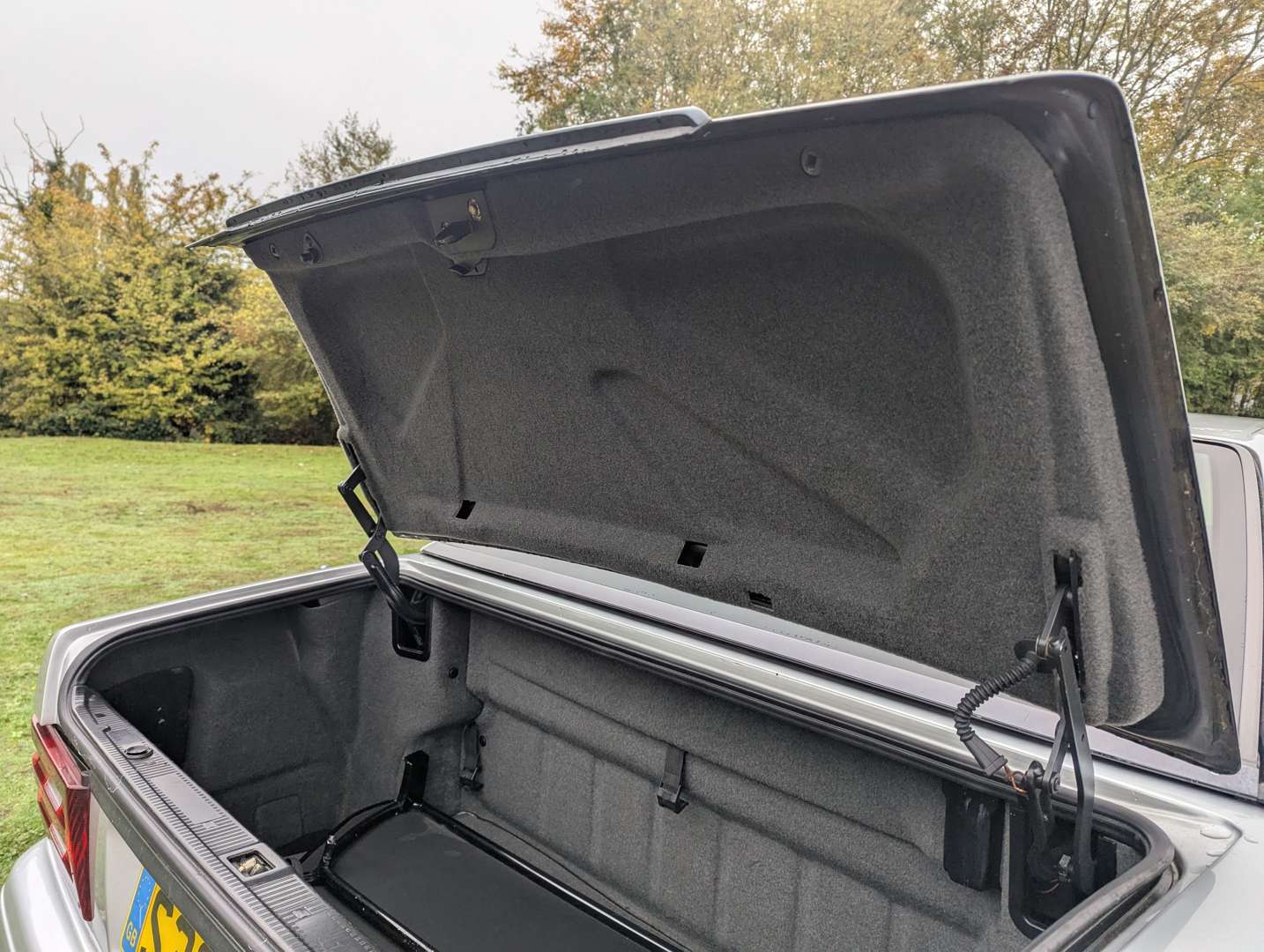 <p>1998 MERCEDES SL 320 AUTO</p>