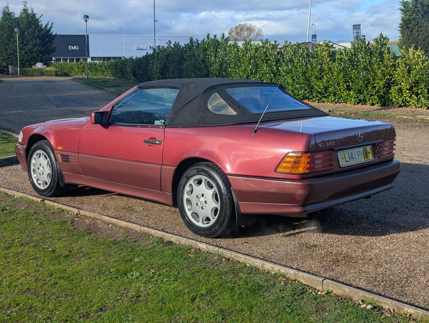 <p>1994 MERCEDES SL320 AUTO</p>