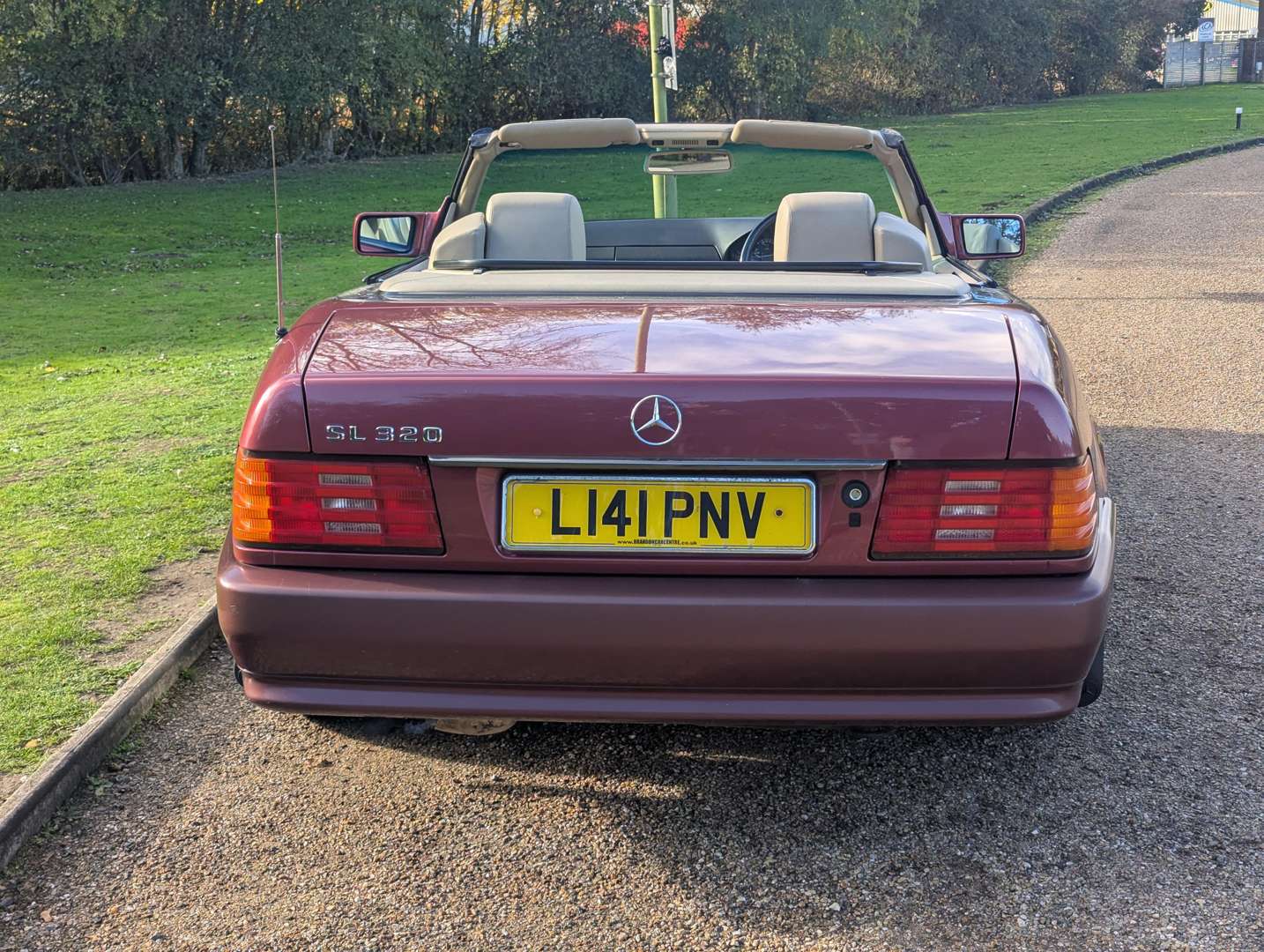 <p>1994 MERCEDES SL320 AUTO</p>