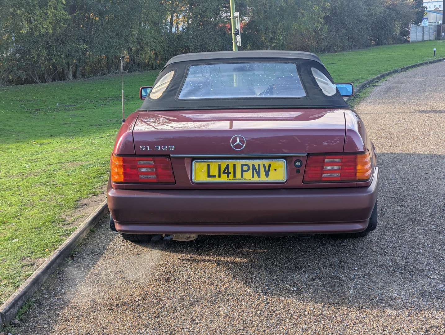 <p>1994 MERCEDES SL320 AUTO</p>