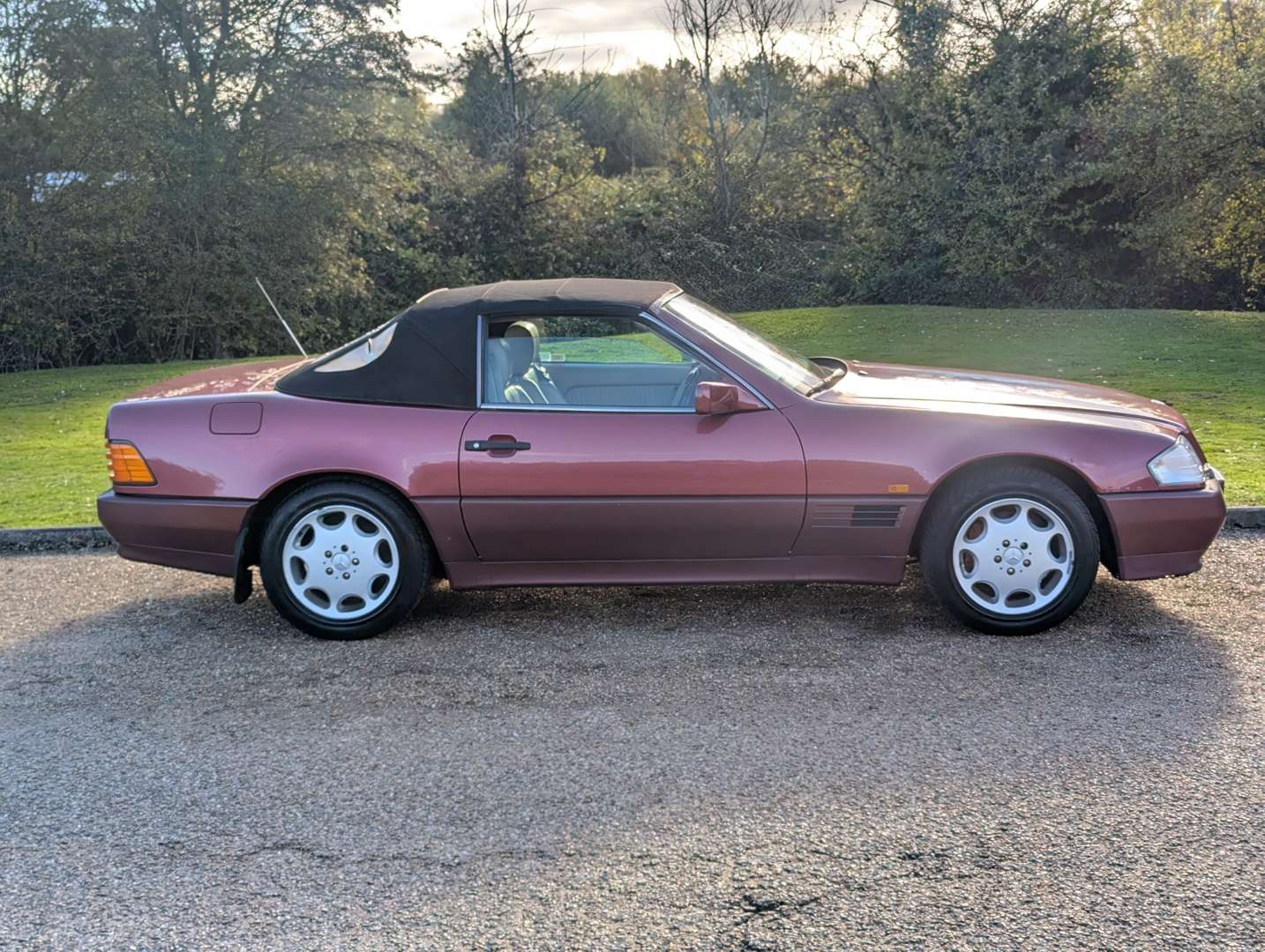 <p>1994 MERCEDES SL320 AUTO</p>