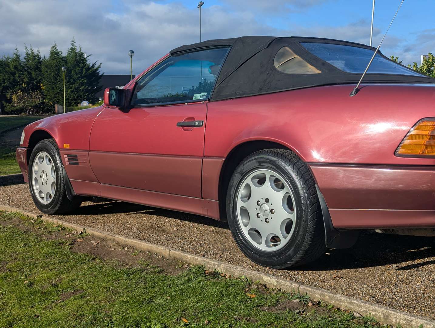 <p>1994 MERCEDES SL320 AUTO</p>