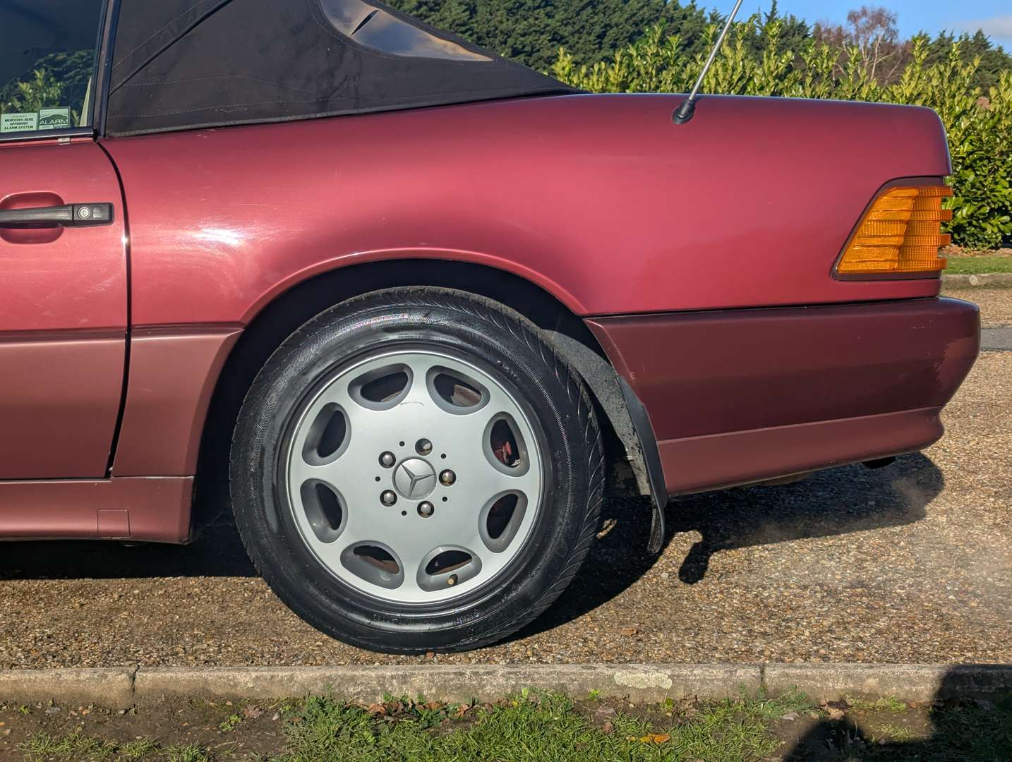 <p>1994 MERCEDES SL320 AUTO</p>