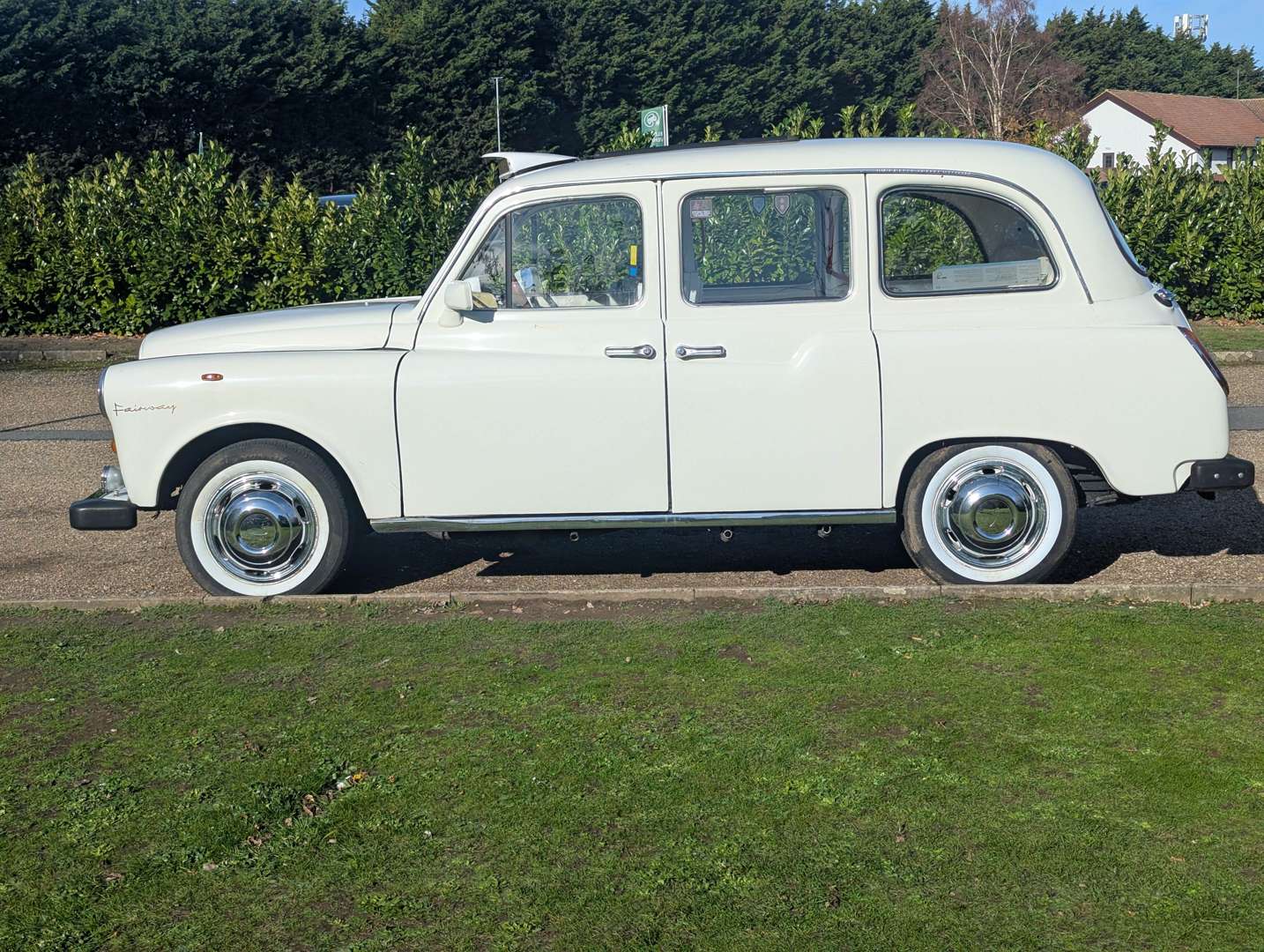 <p>1995 LTI FAIRWAY DRIVER TAXI</p>