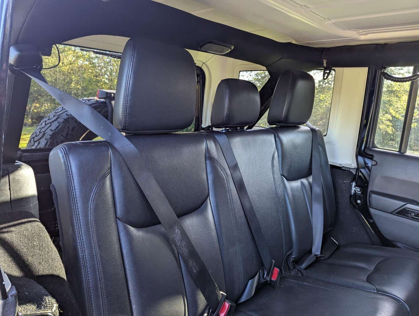 <p>2015 JEEP WRANGLER BLACK EDITION</p>