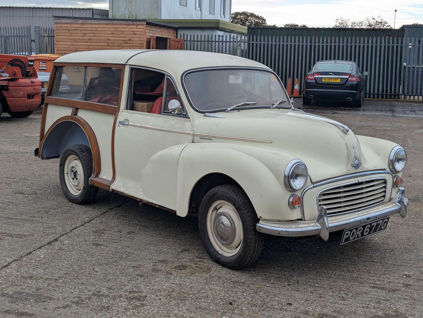 <p>1968 MORRIS MINOR 1000 TRAVELLER</p>