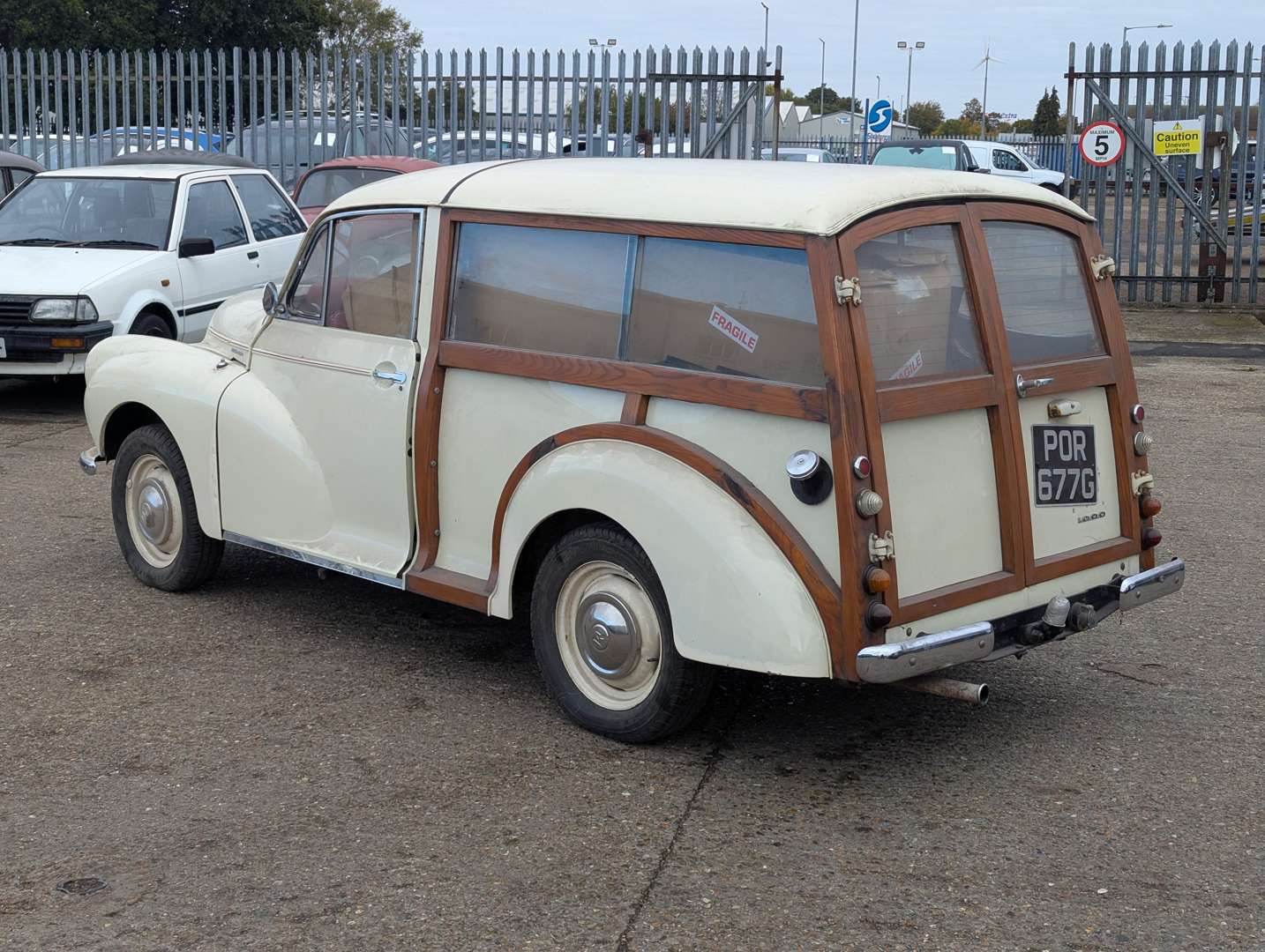 <p>1968 MORRIS MINOR 1000 TRAVELLER</p>