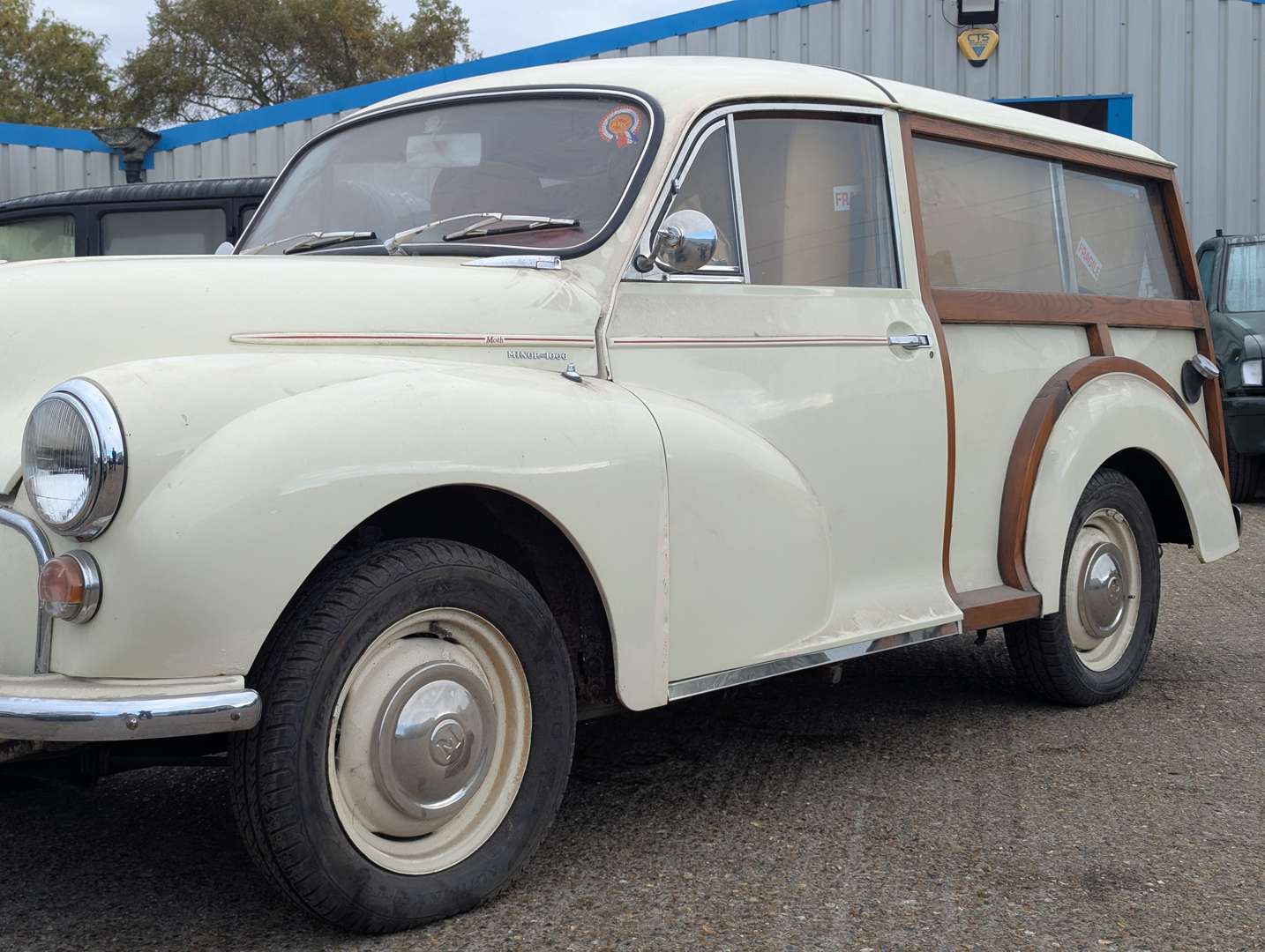 <p>1968 MORRIS MINOR 1000 TRAVELLER</p>