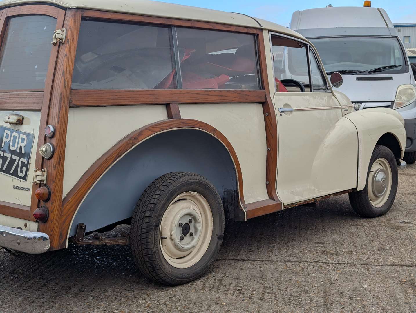 <p>1968 MORRIS MINOR 1000 TRAVELLER</p>