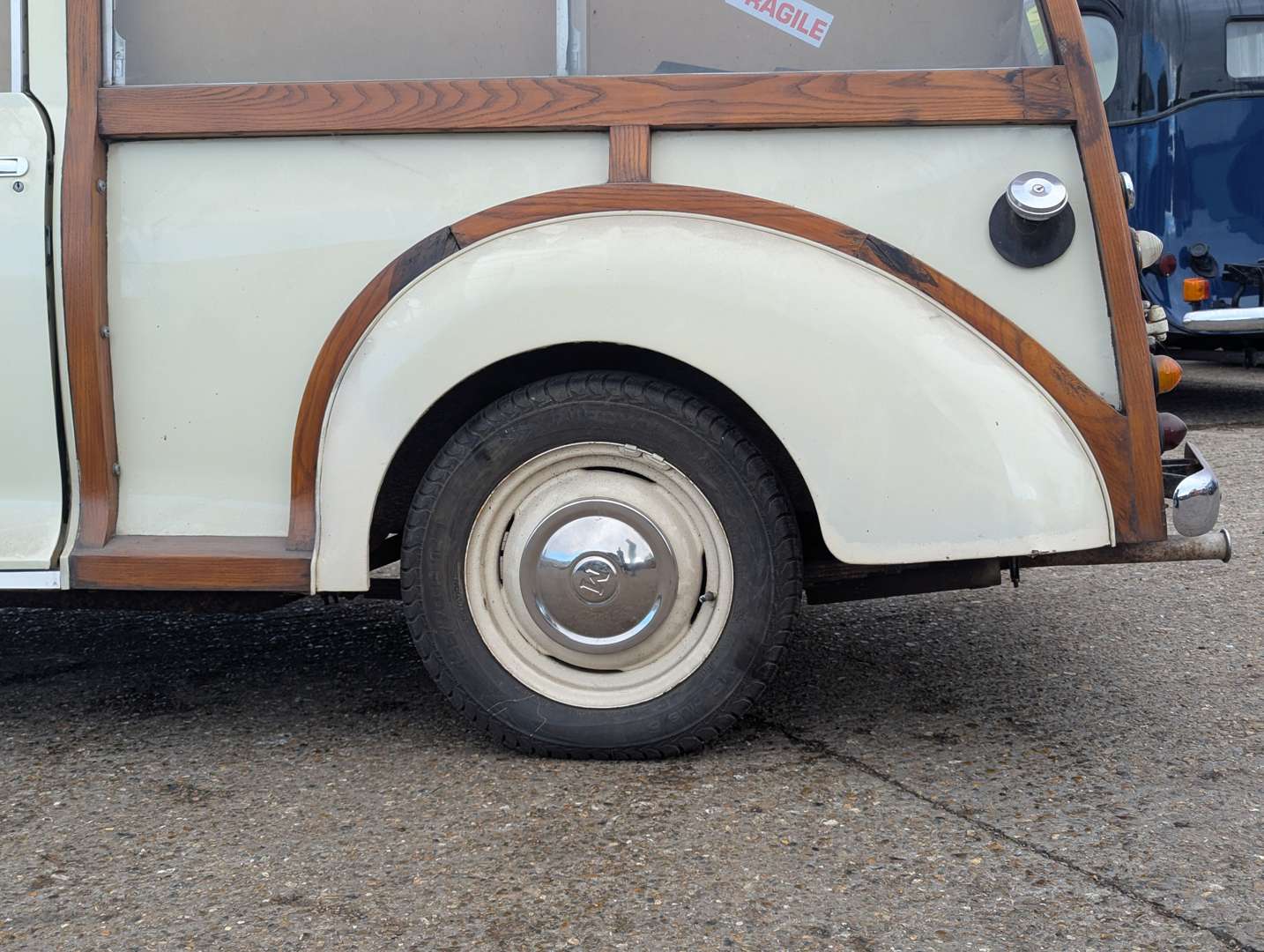 <p>1968 MORRIS MINOR 1000 TRAVELLER</p>