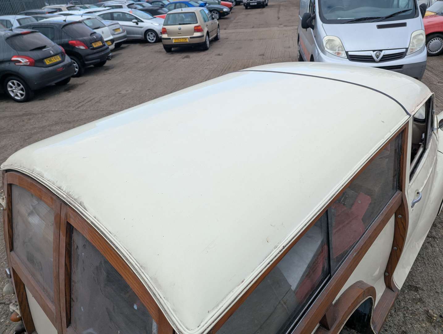 <p>1968 MORRIS MINOR 1000 TRAVELLER</p>