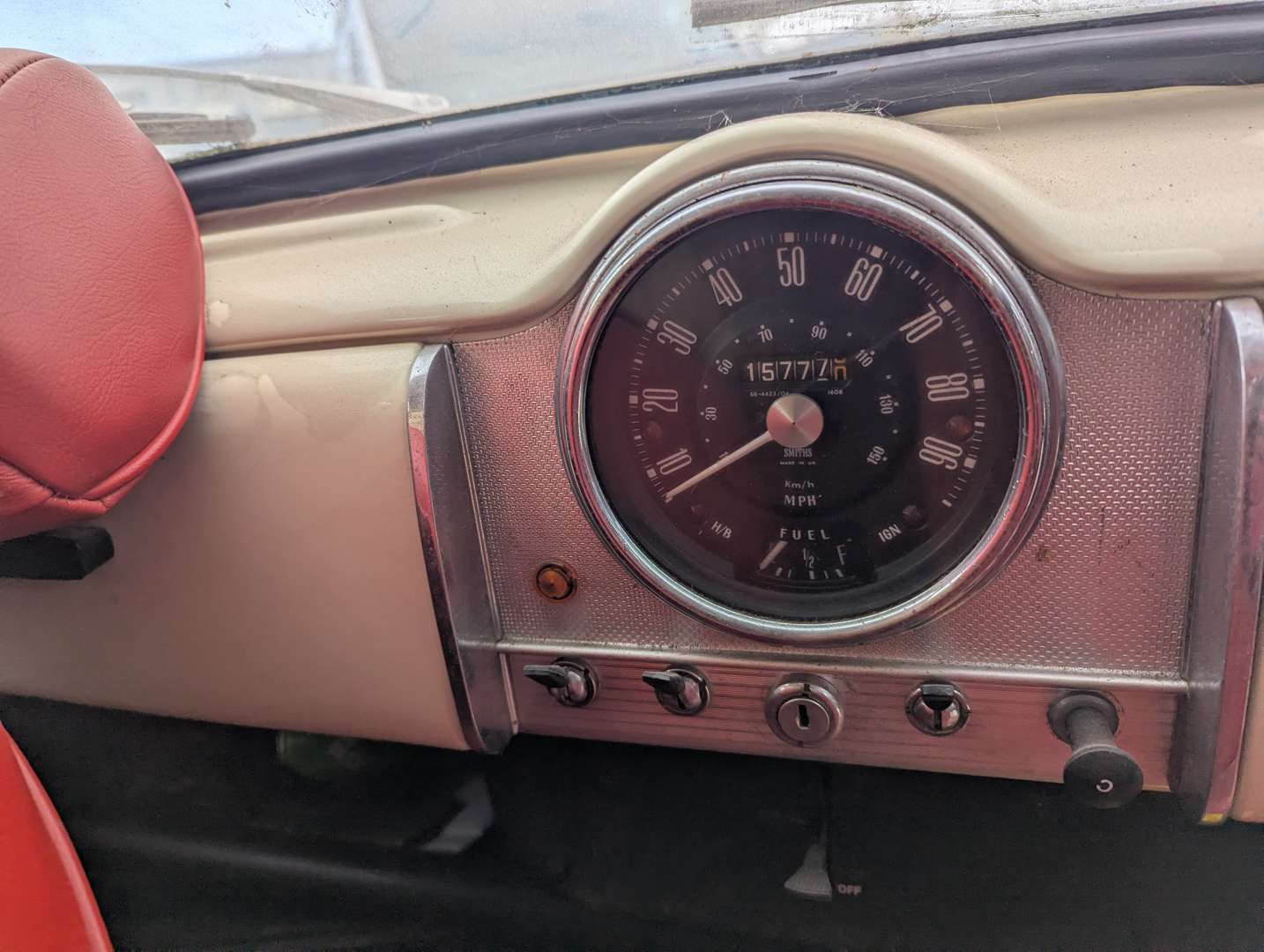 <p>1968 MORRIS MINOR 1000 TRAVELLER</p>