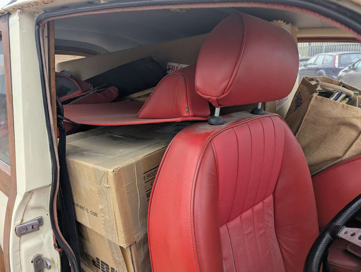 <p>1968 MORRIS MINOR 1000 TRAVELLER</p>