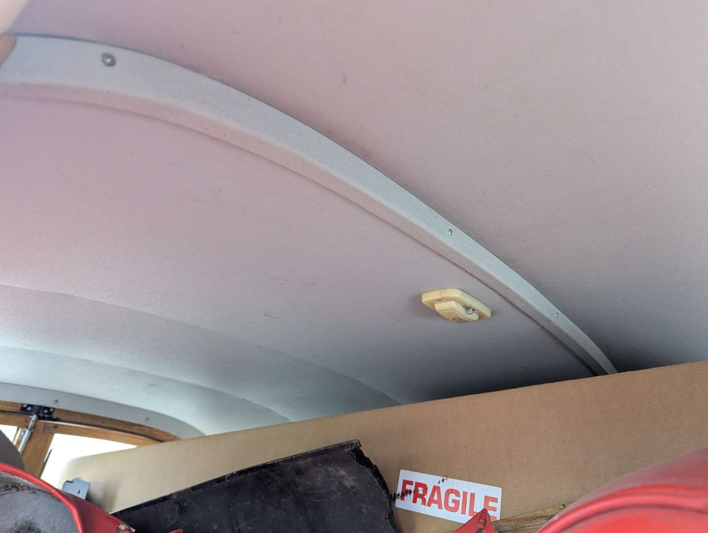 <p>1968 MORRIS MINOR 1000 TRAVELLER</p>