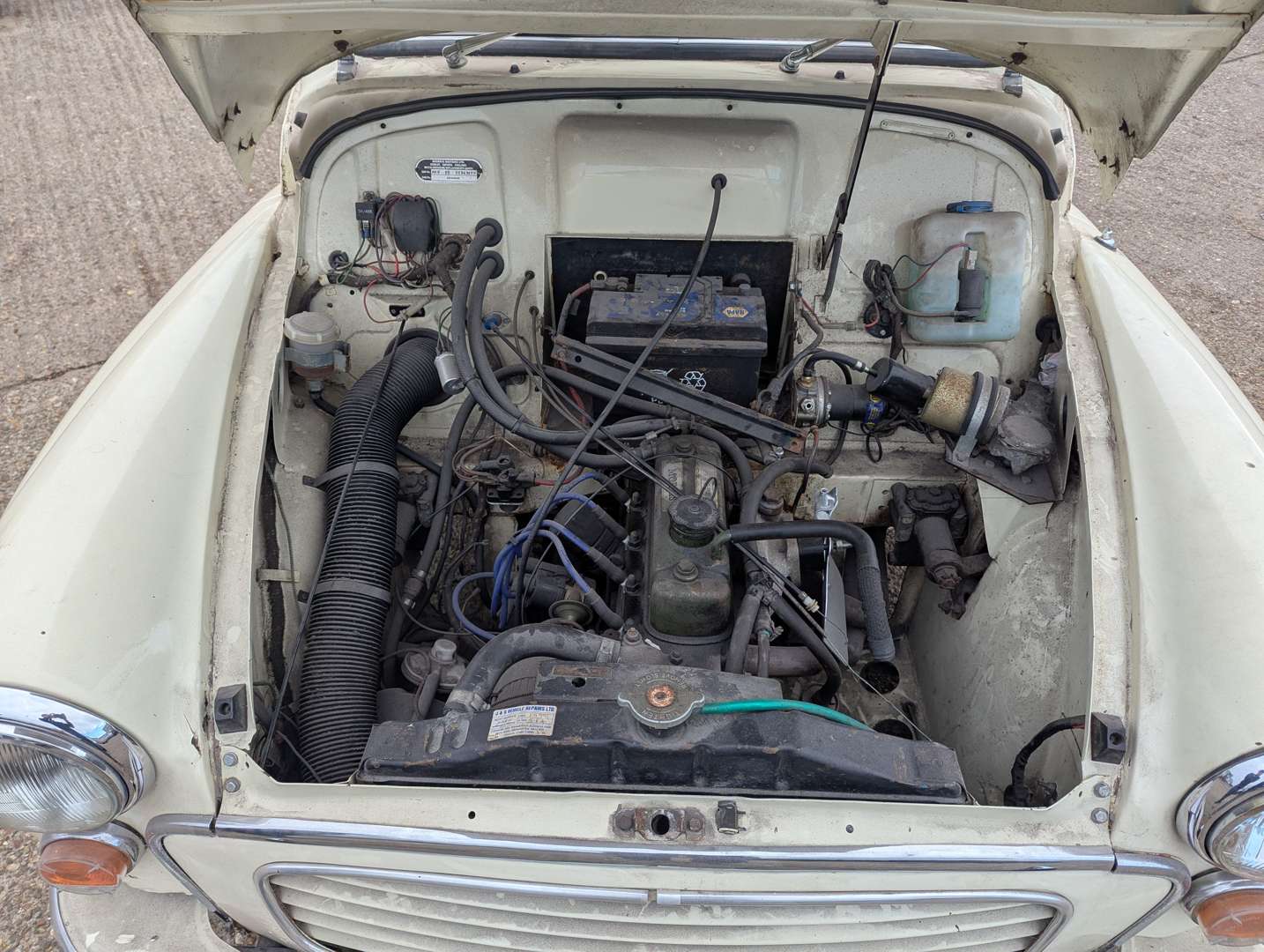 <p>1968 MORRIS MINOR 1000 TRAVELLER</p>