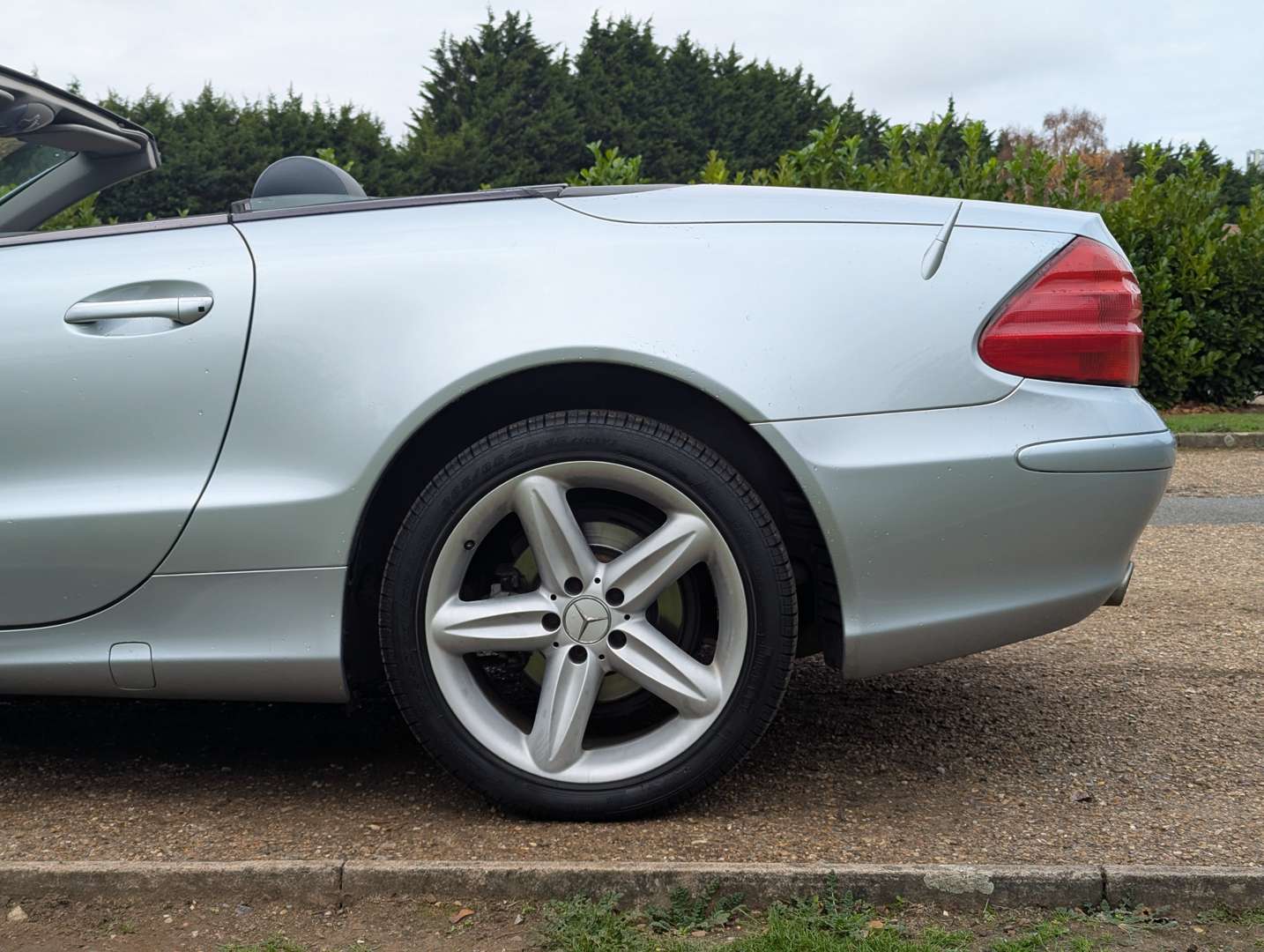 <p>2004 MERCEDES SL 350 AUTO</p>