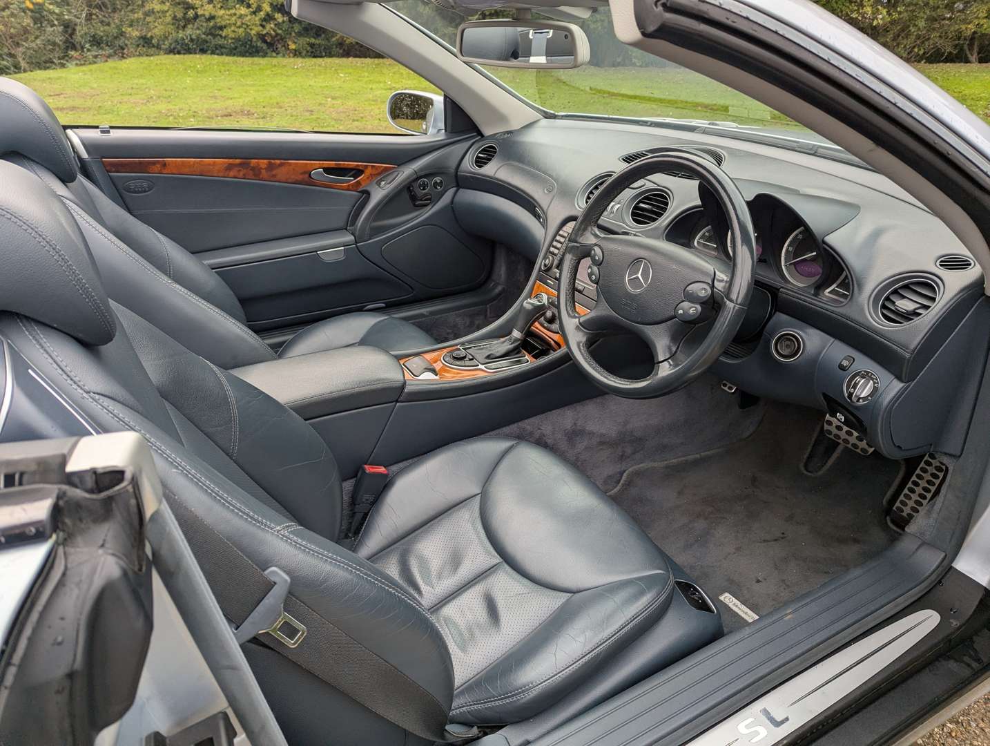 <p>2004 MERCEDES SL 350 AUTO</p>