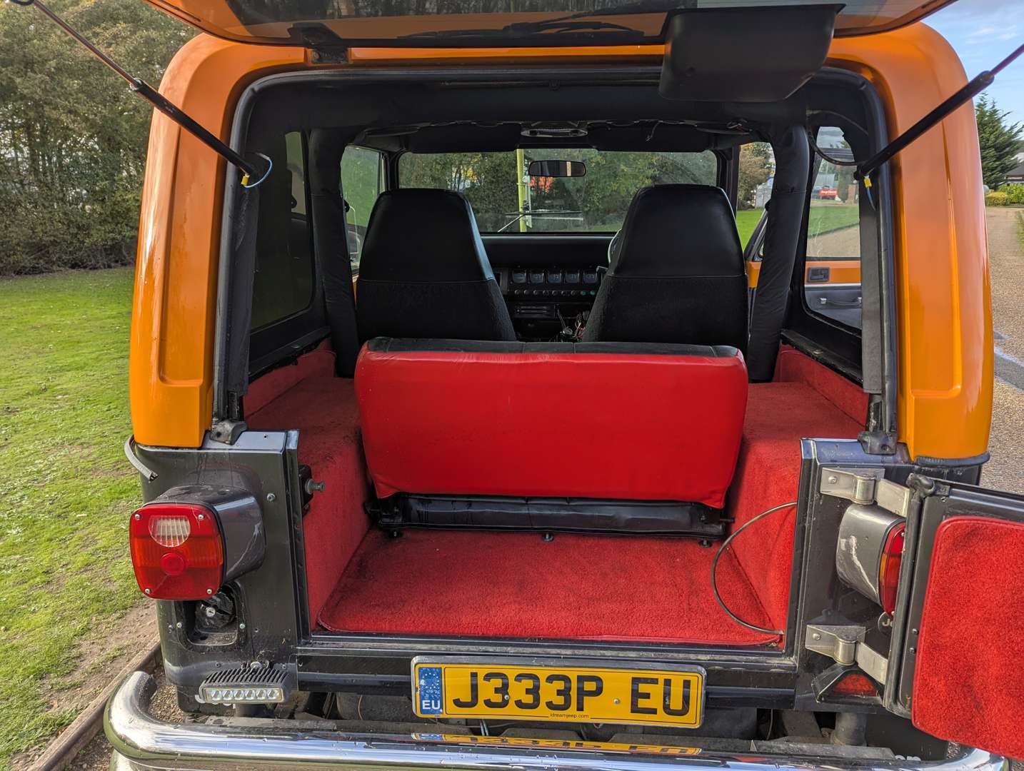 <p>1996 JEEP WRANGLER 4.0</p>