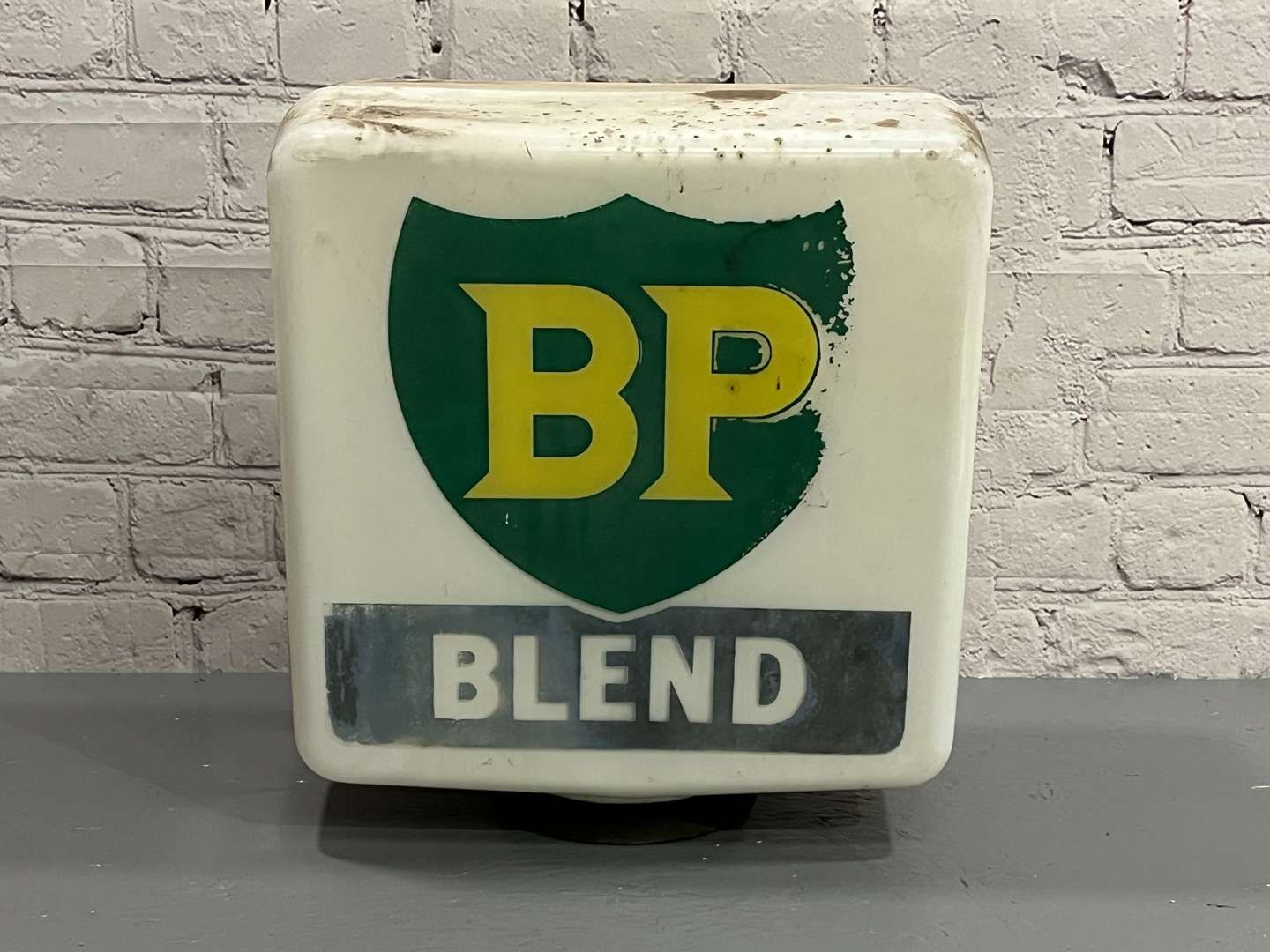 <p>BP Blend Glass Petrol Globe</p>