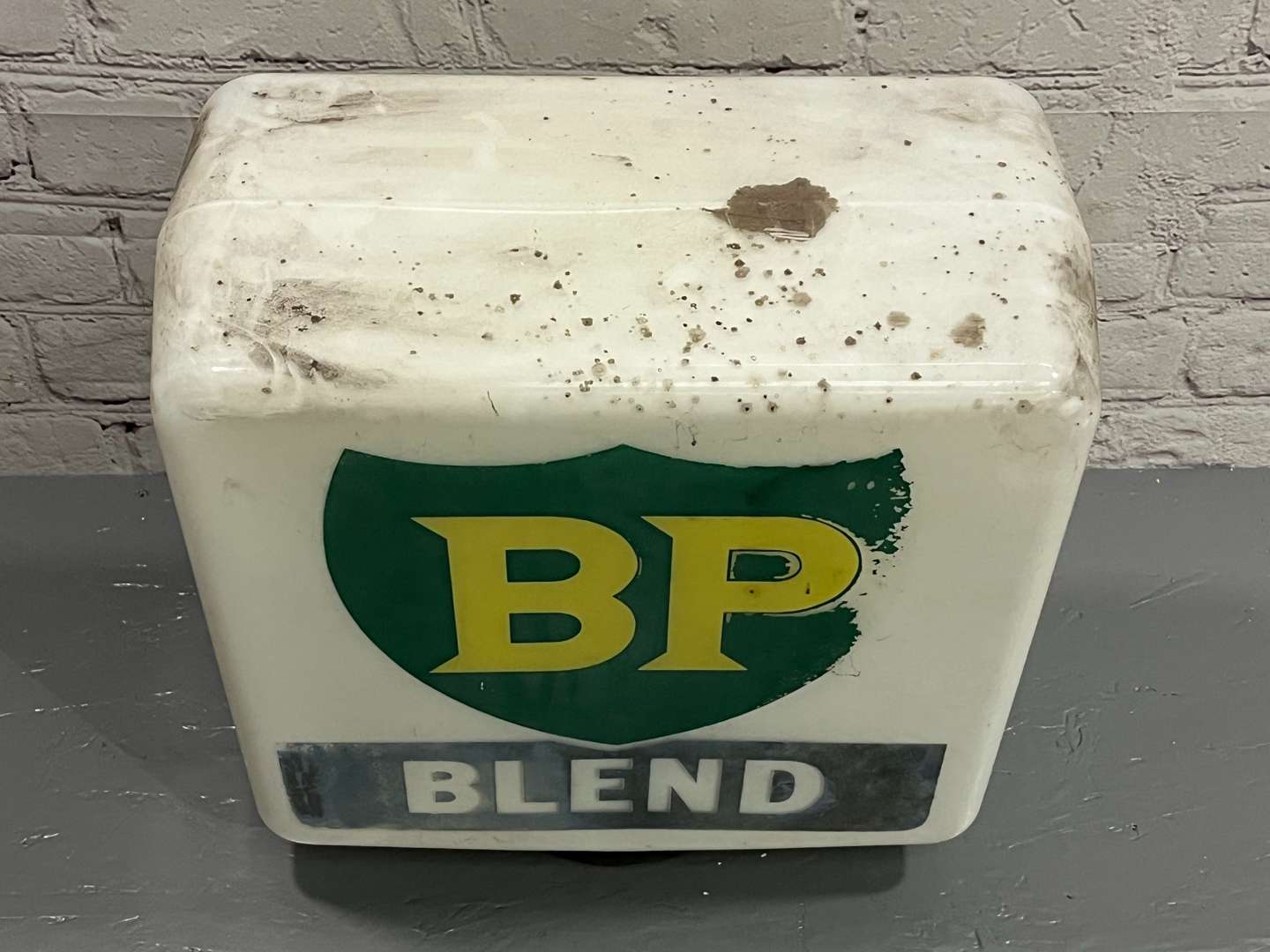 <p>BP Blend Glass Petrol Globe</p>