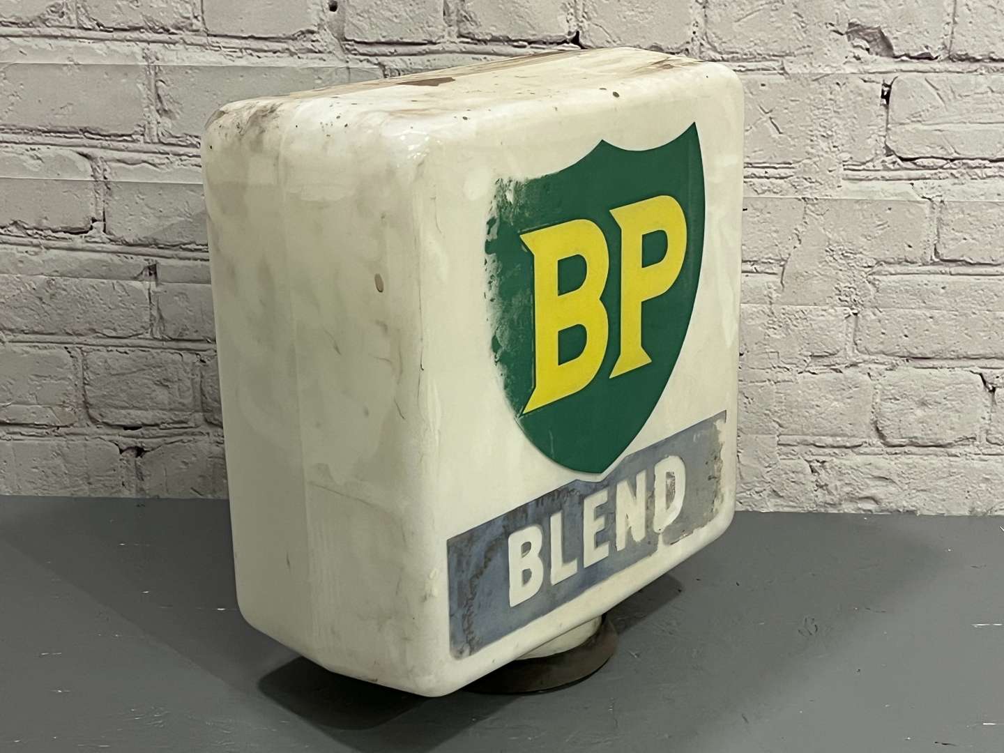 <p>BP Blend Glass Petrol Globe</p>