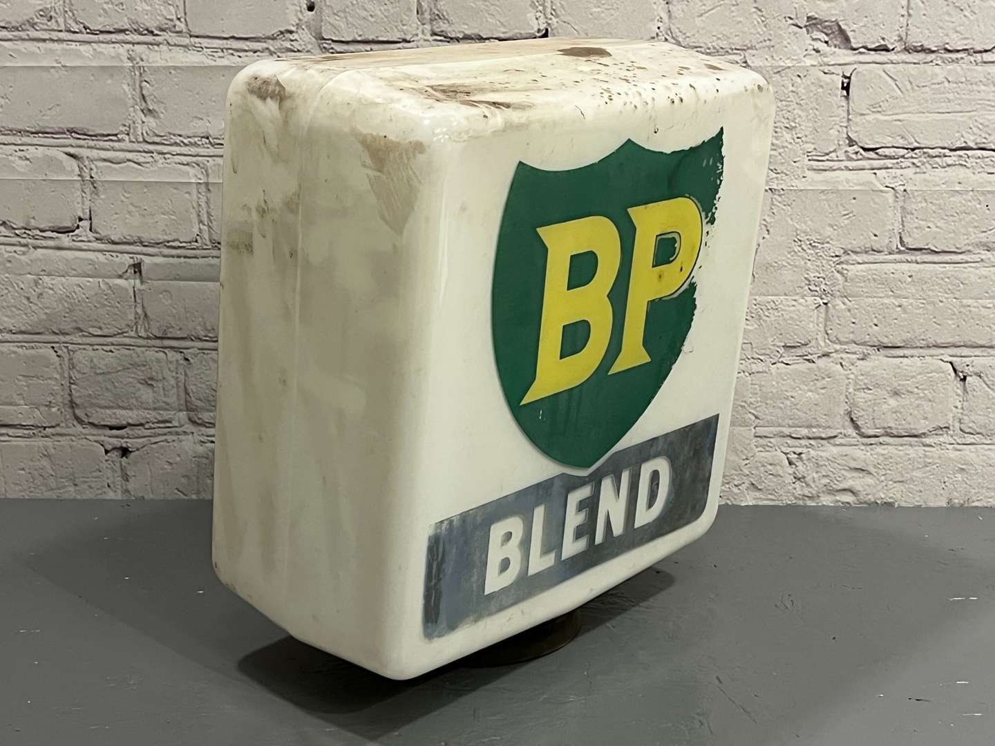 <p>BP Blend Glass Petrol Globe</p>