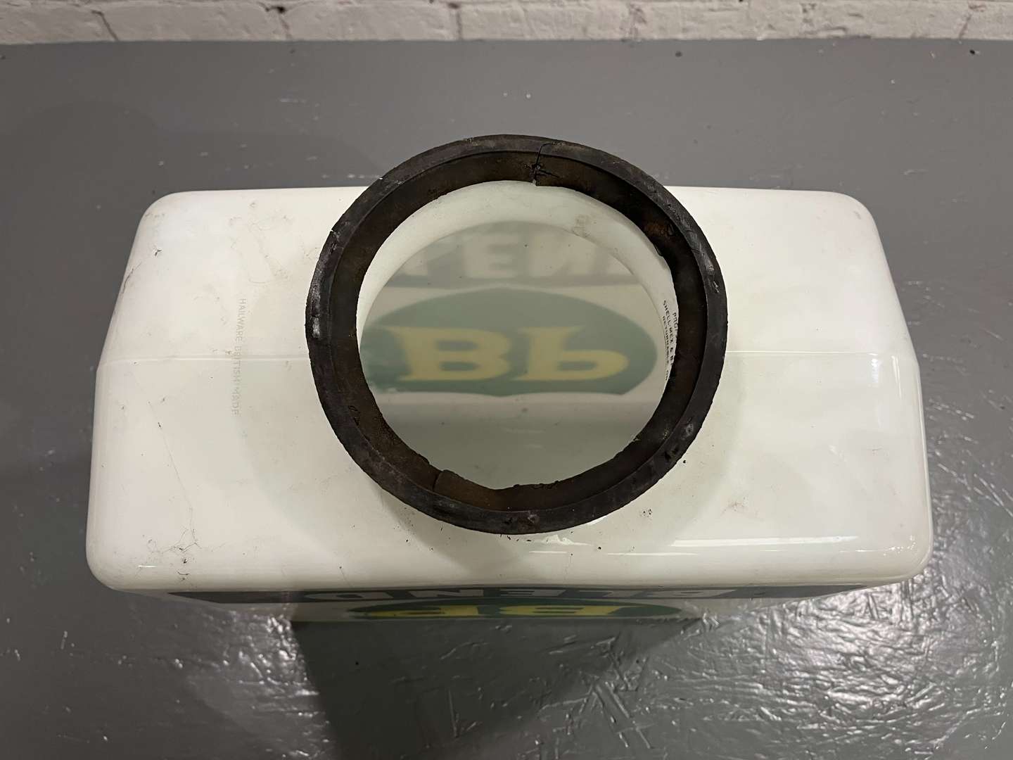 <p>BP Blend Glass Petrol Globe</p>