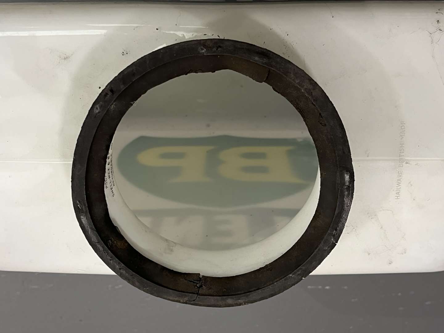 <p>BP Blend Glass Petrol Globe</p>