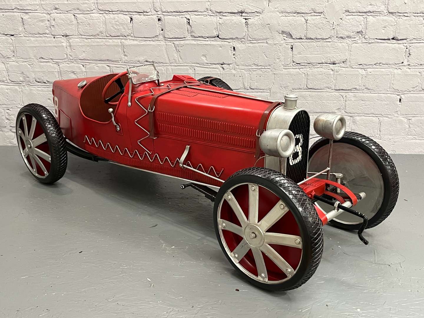 <p>Large Scale Tin Plate Modern Vintage Car</p>