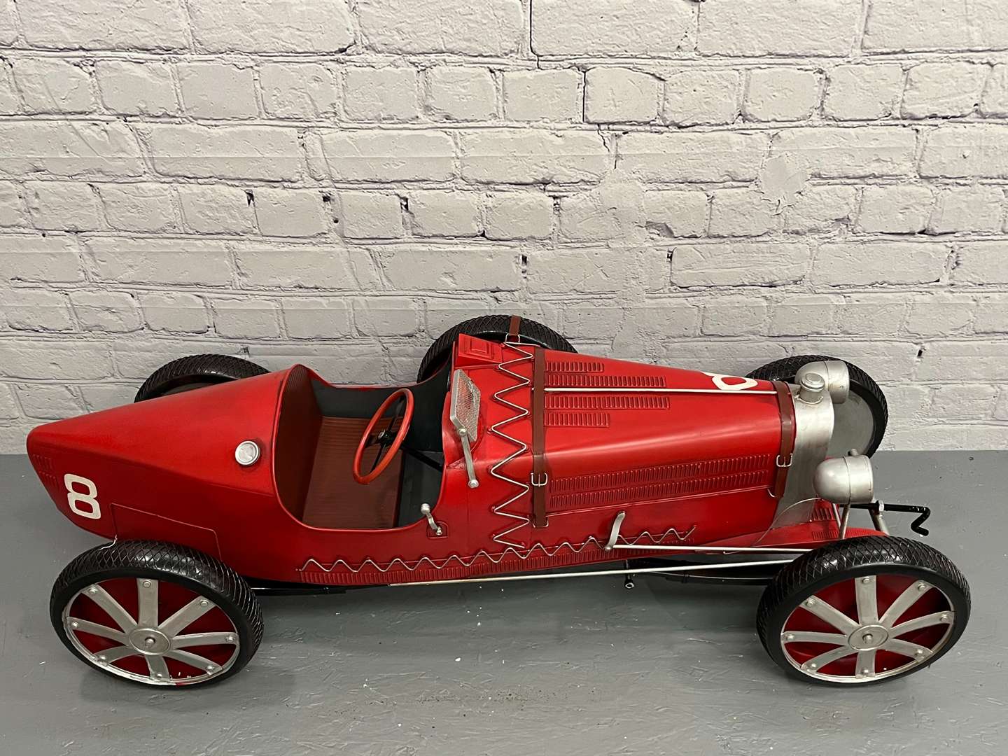 <p>Large Scale Tin Plate Modern Vintage Car</p>