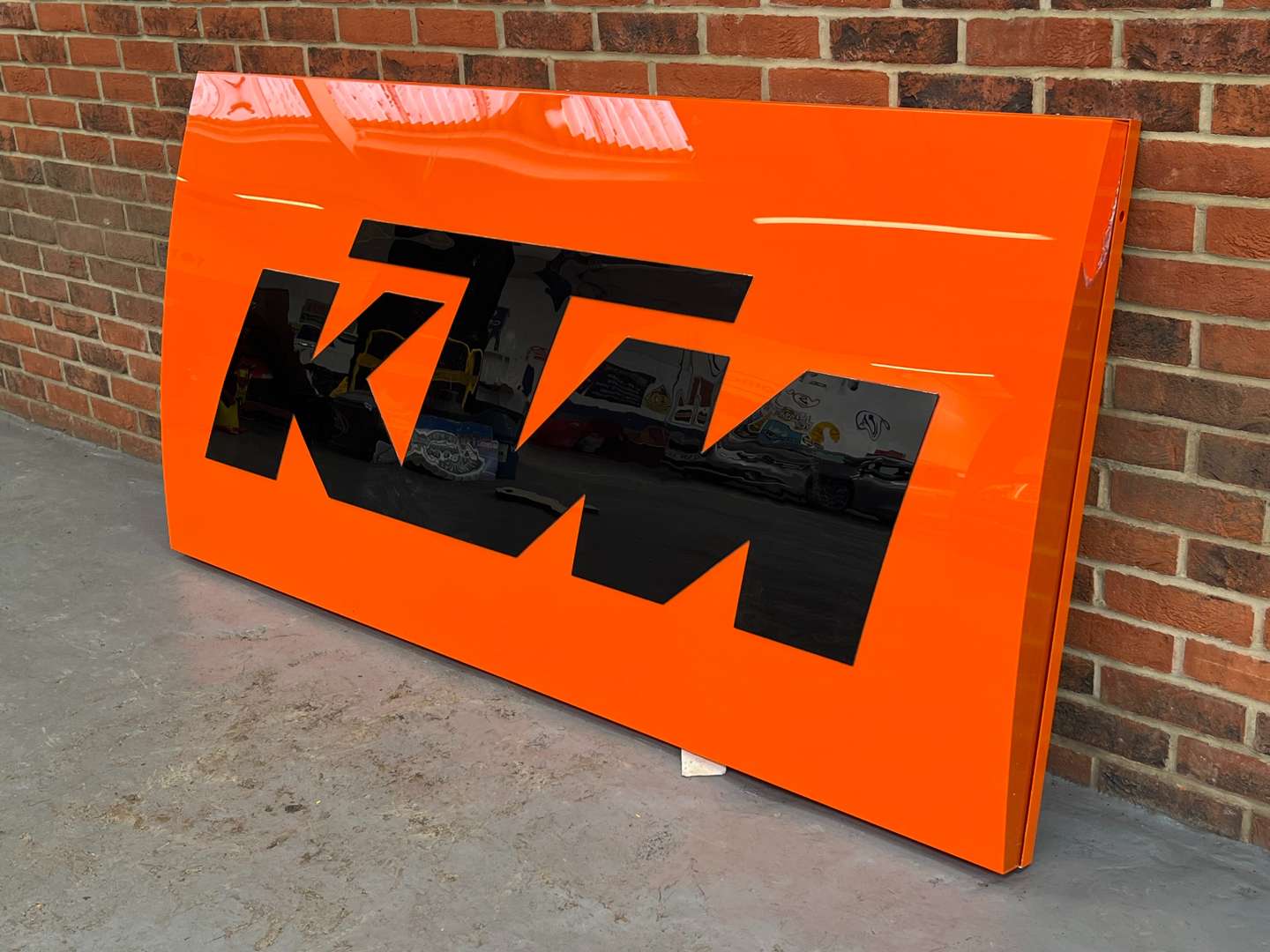 <p>Large KTM Dealership Illuminated Sign</p>