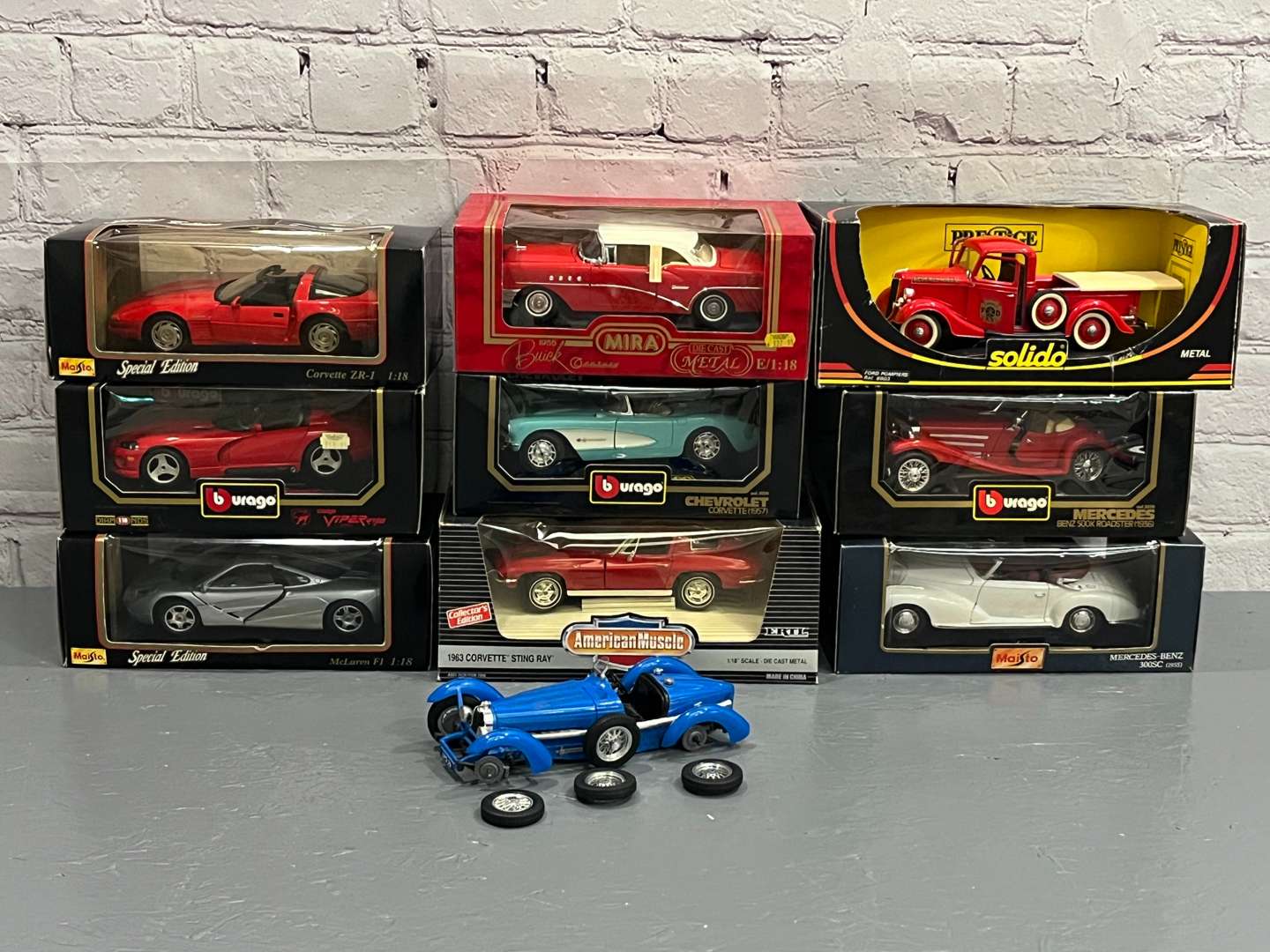 <p>Ten 1:18 Scale Models, Corvette, Mercedes Etc</p>