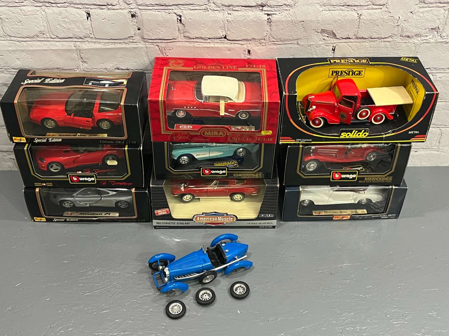 <p>Ten 1:18 Scale Models, Corvette, Mercedes Etc</p>
