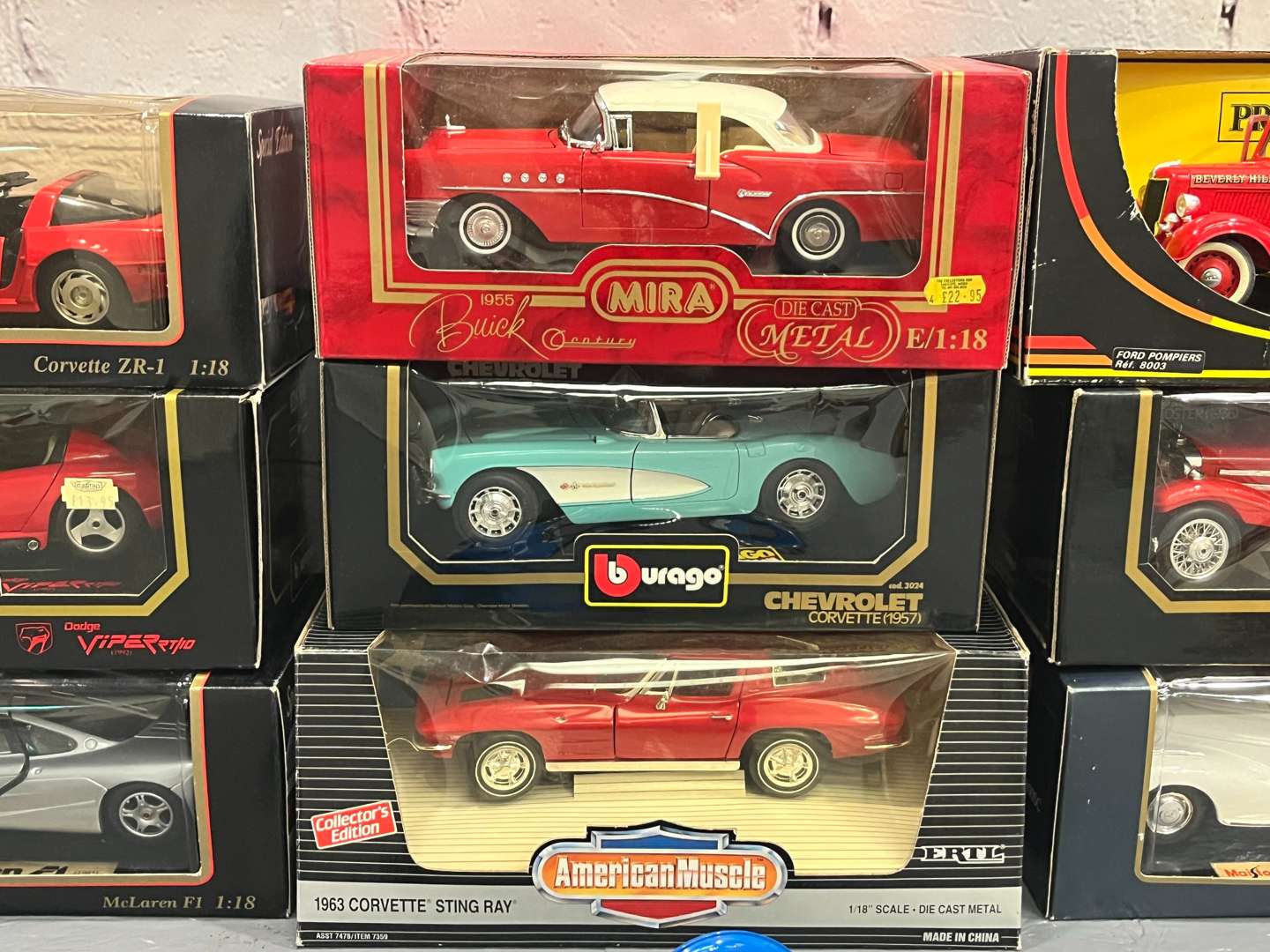<p>Ten 1:18 Scale Models, Corvette, Mercedes Etc</p>