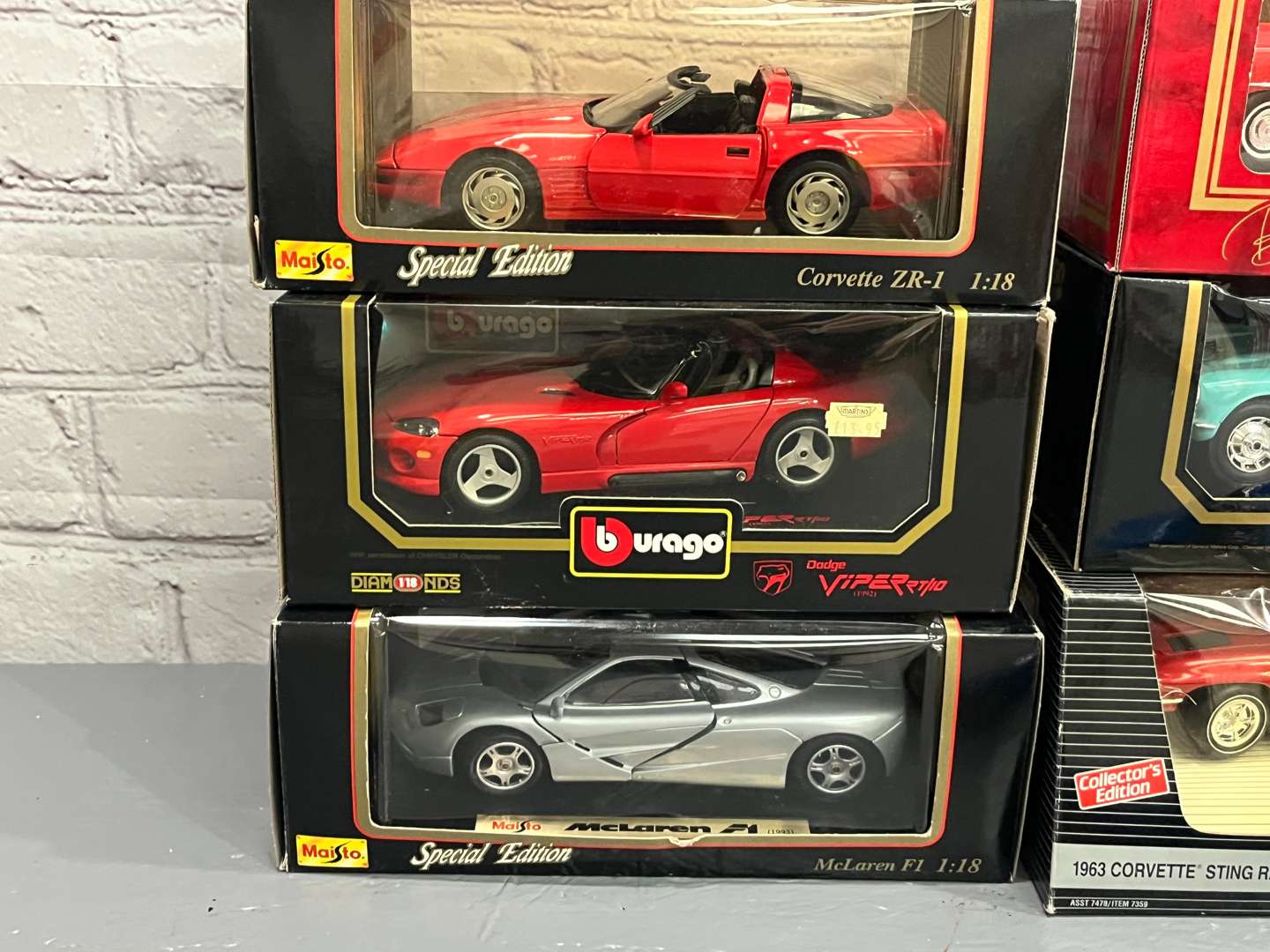 <p>Ten 1:18 Scale Models, Corvette, Mercedes Etc</p>