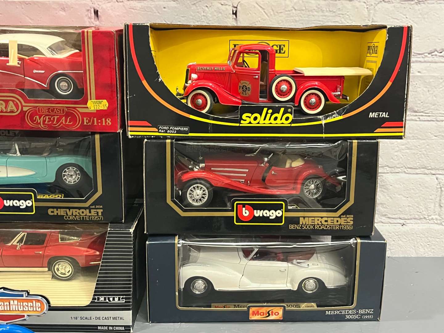 <p>Ten 1:18 Scale Models, Corvette, Mercedes Etc</p>