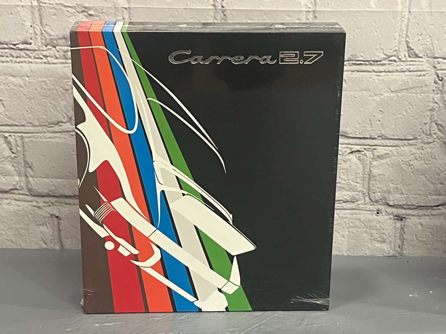 <p>Bugatti and Porsche Carrera 2.7 Limited Edition Books&nbsp;</p>