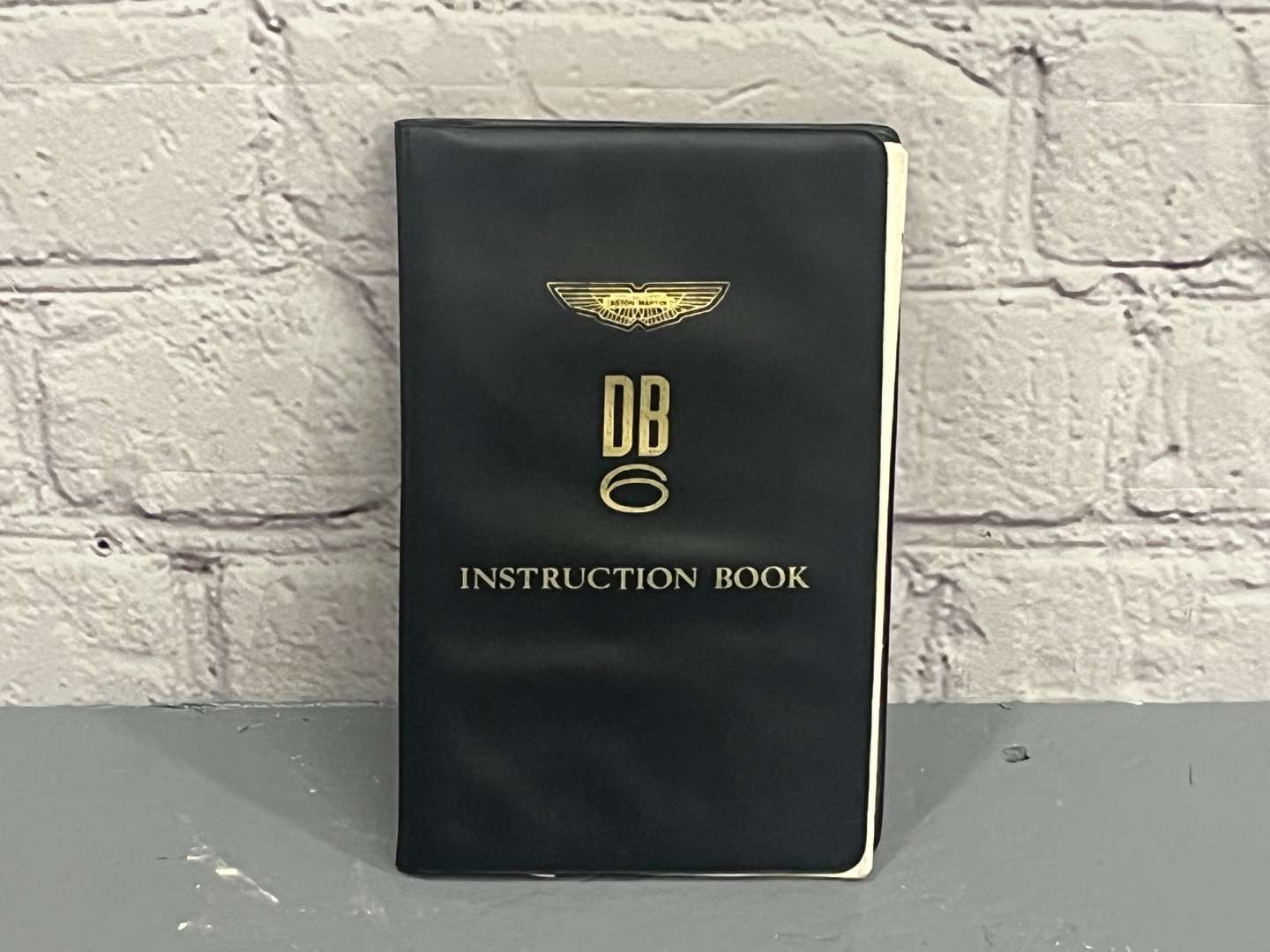 <p>Aston Martin DB6 Instruction Book&nbsp;</p>