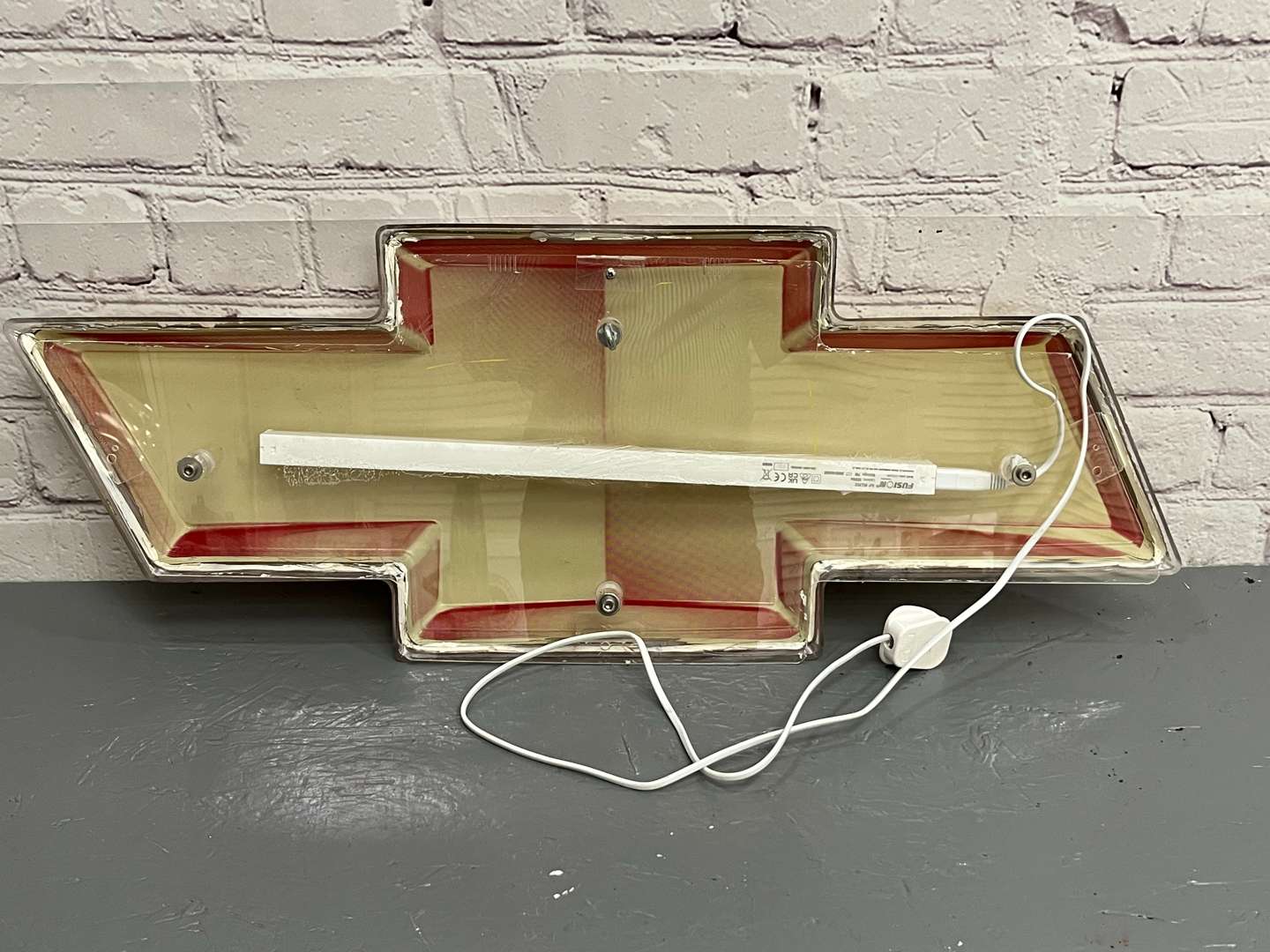 <p>Chevrolet Illuminated Emblem Sign</p>