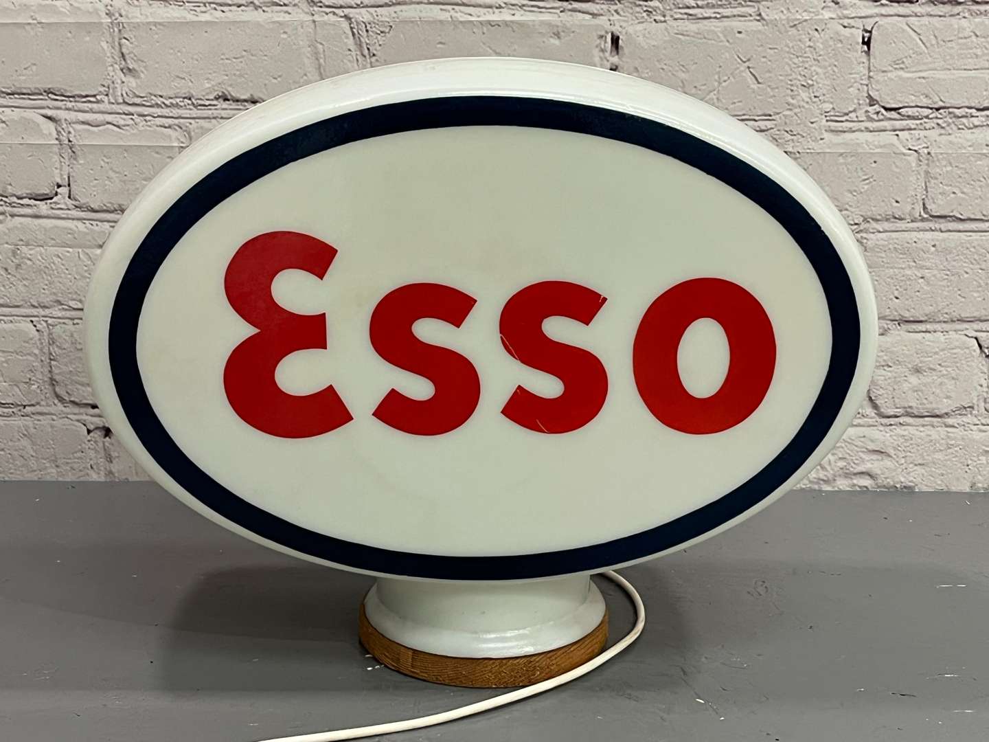 <p>Esso Glass Petrol Globe (Damaged)</p>