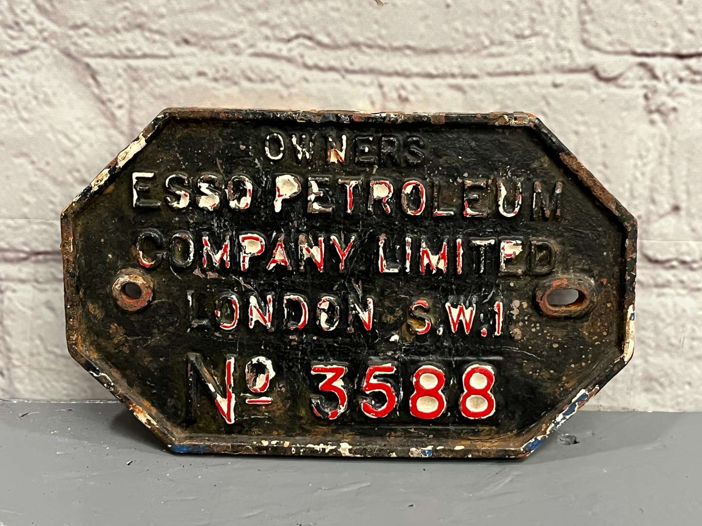 <p>Esso Petroleum Company Limited London SW1, No 3588 and Darlington Plate (2)</p>