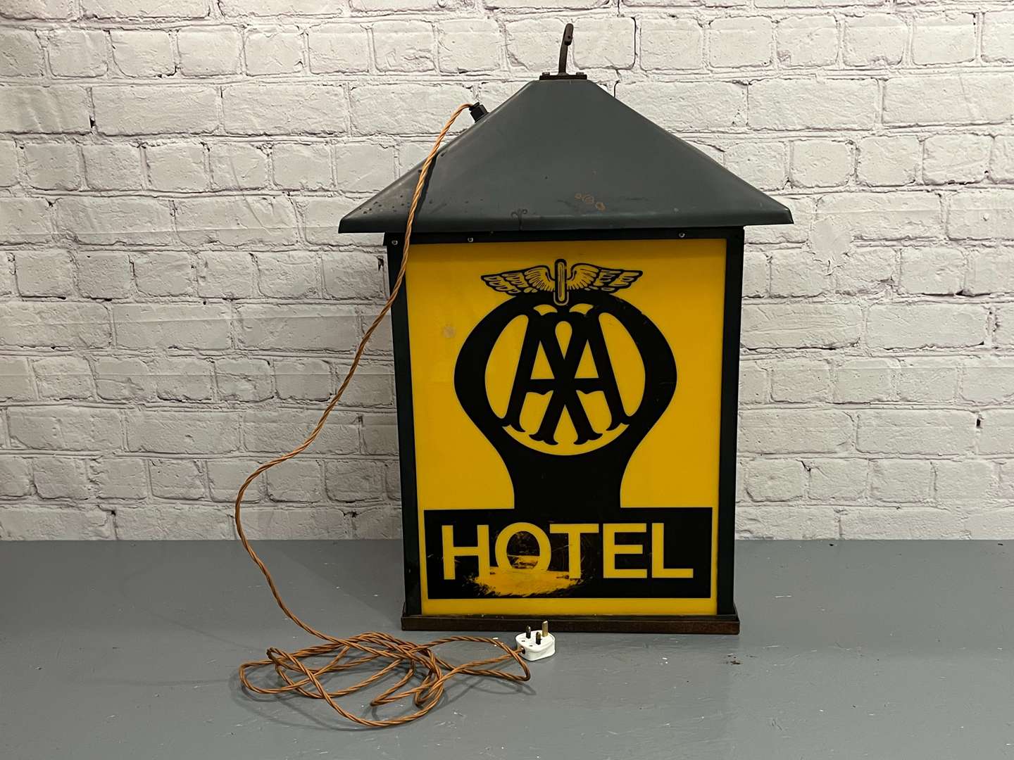 <p>AA Illuminated Hotel Lantern Sign</p>