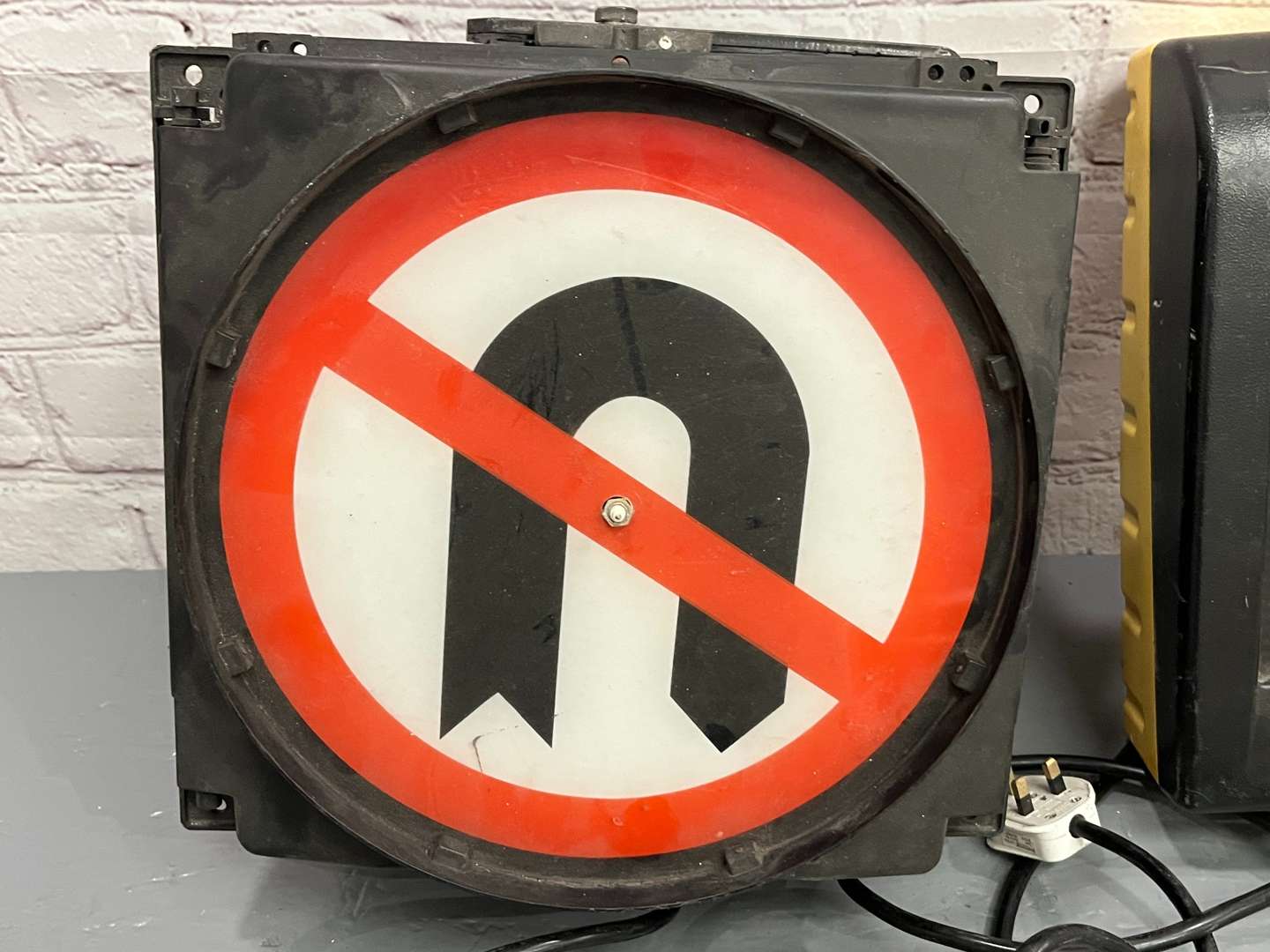 <p>No U Turn Illuminated Road Sign and Pedestrians Crossing Sign (2)</p>